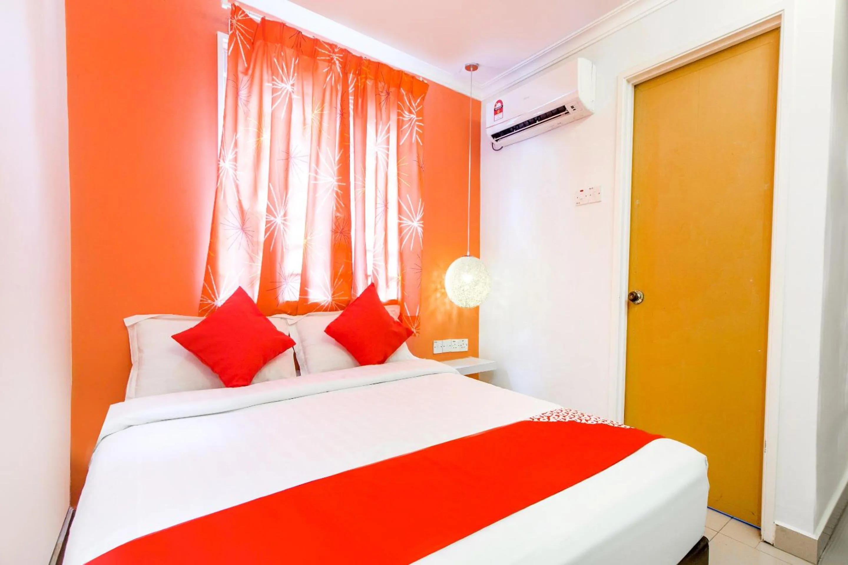 Bedroom, Bed in OYO 761 City Hotel