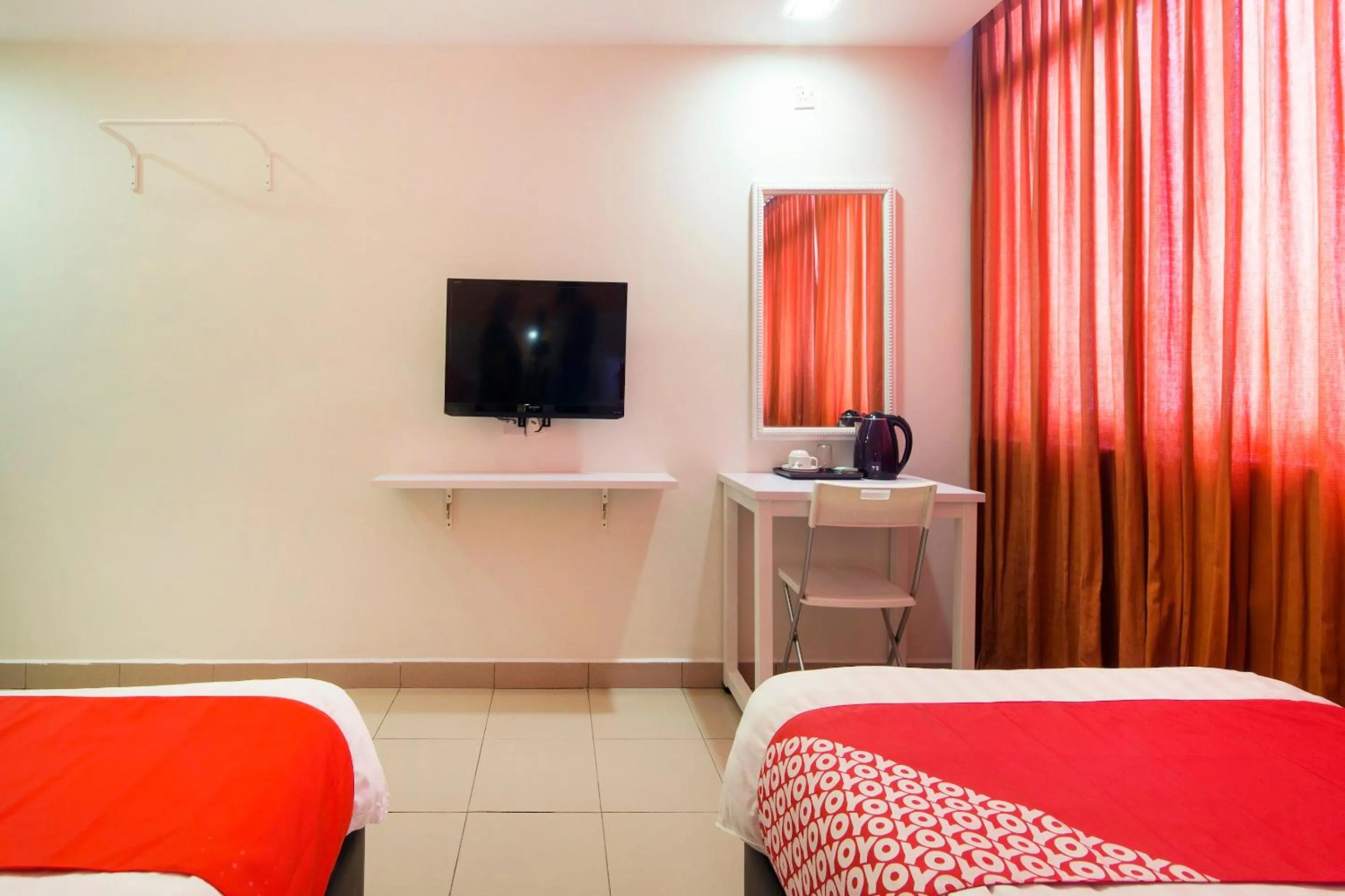 Bedroom, Bed in OYO 761 City Hotel