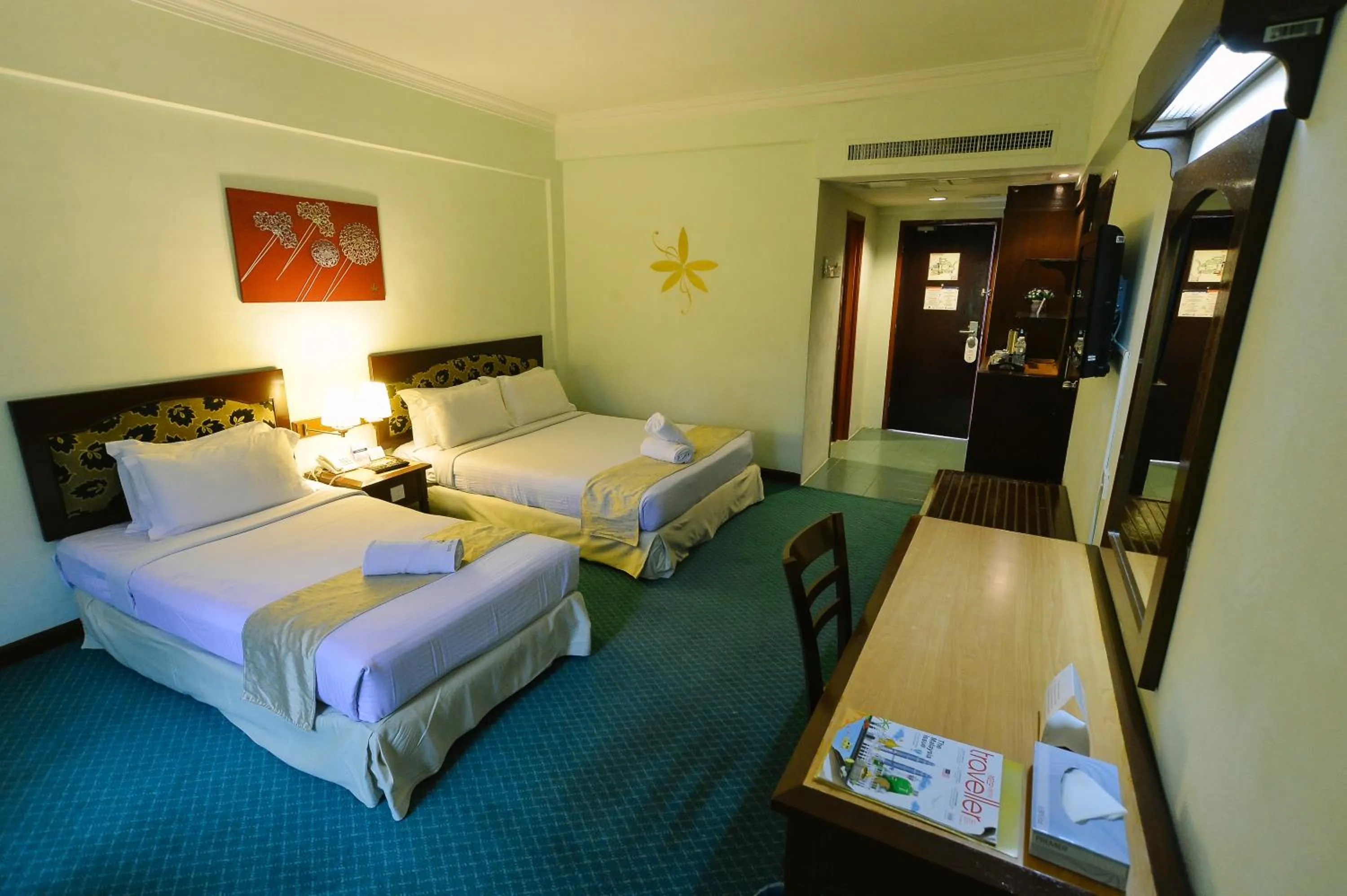 Photo of the whole room, Bed in Hotel Seri Malaysia Melaka