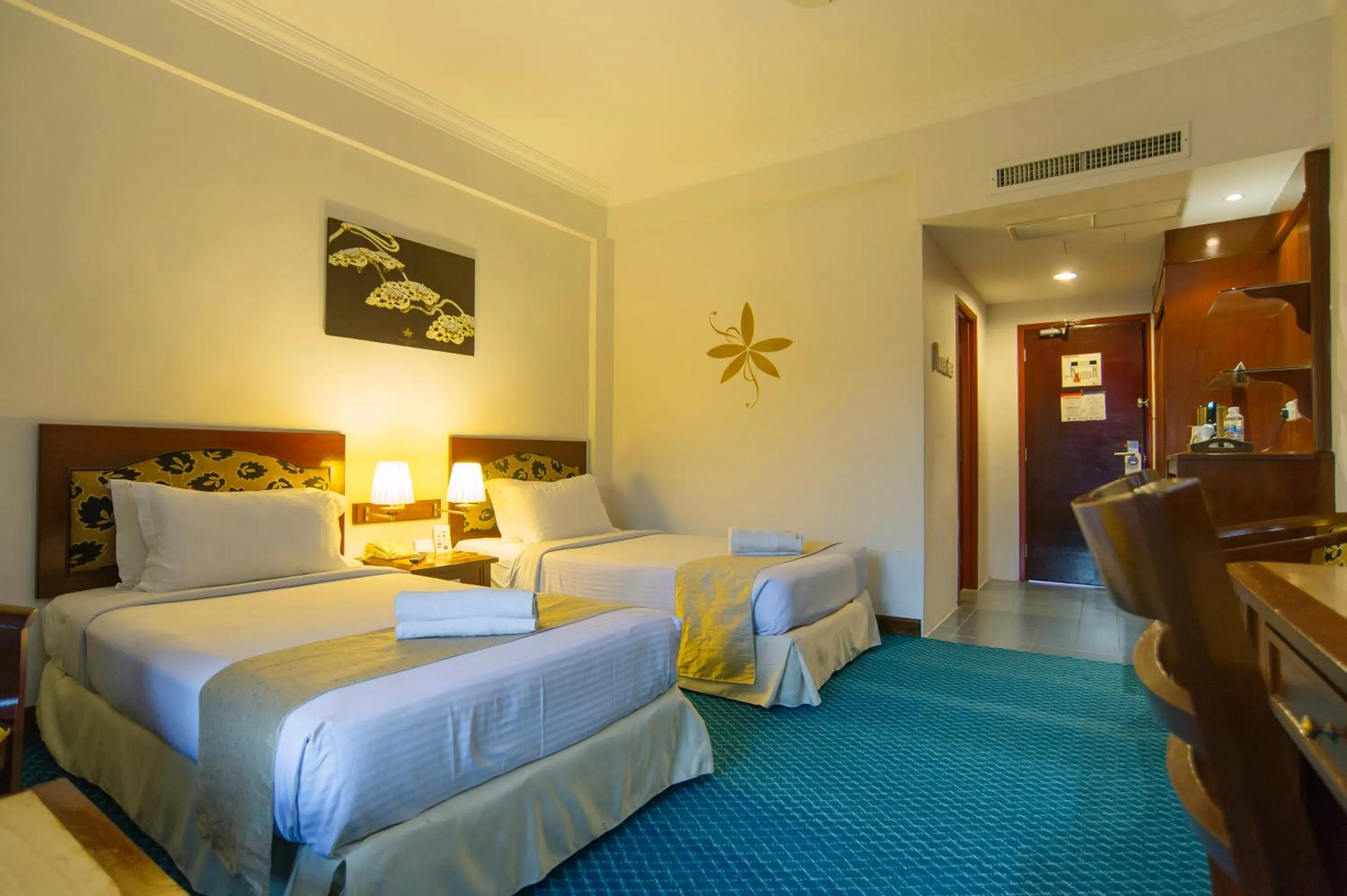 Photo of the whole room, Bed in Hotel Seri Malaysia Melaka