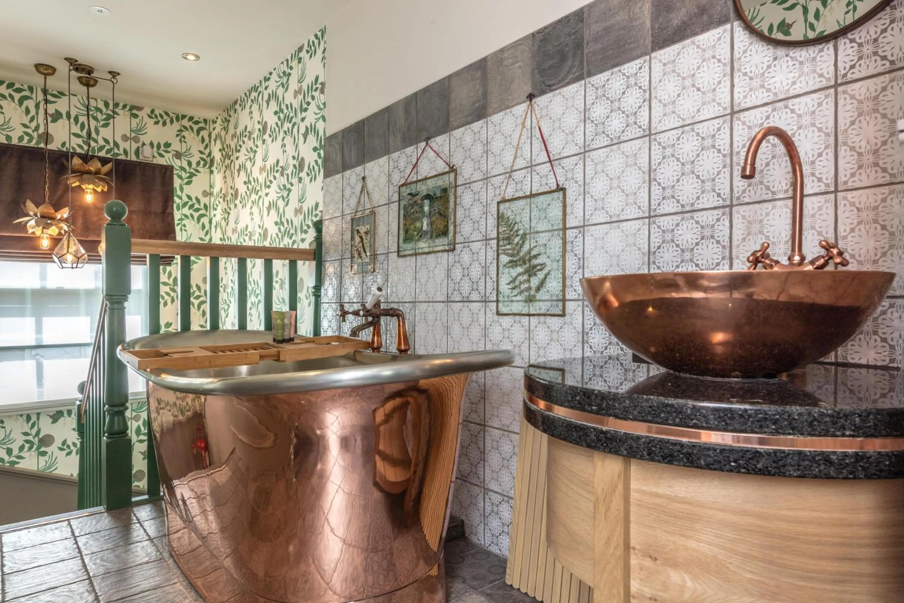 Bathroom in Hand and Spear