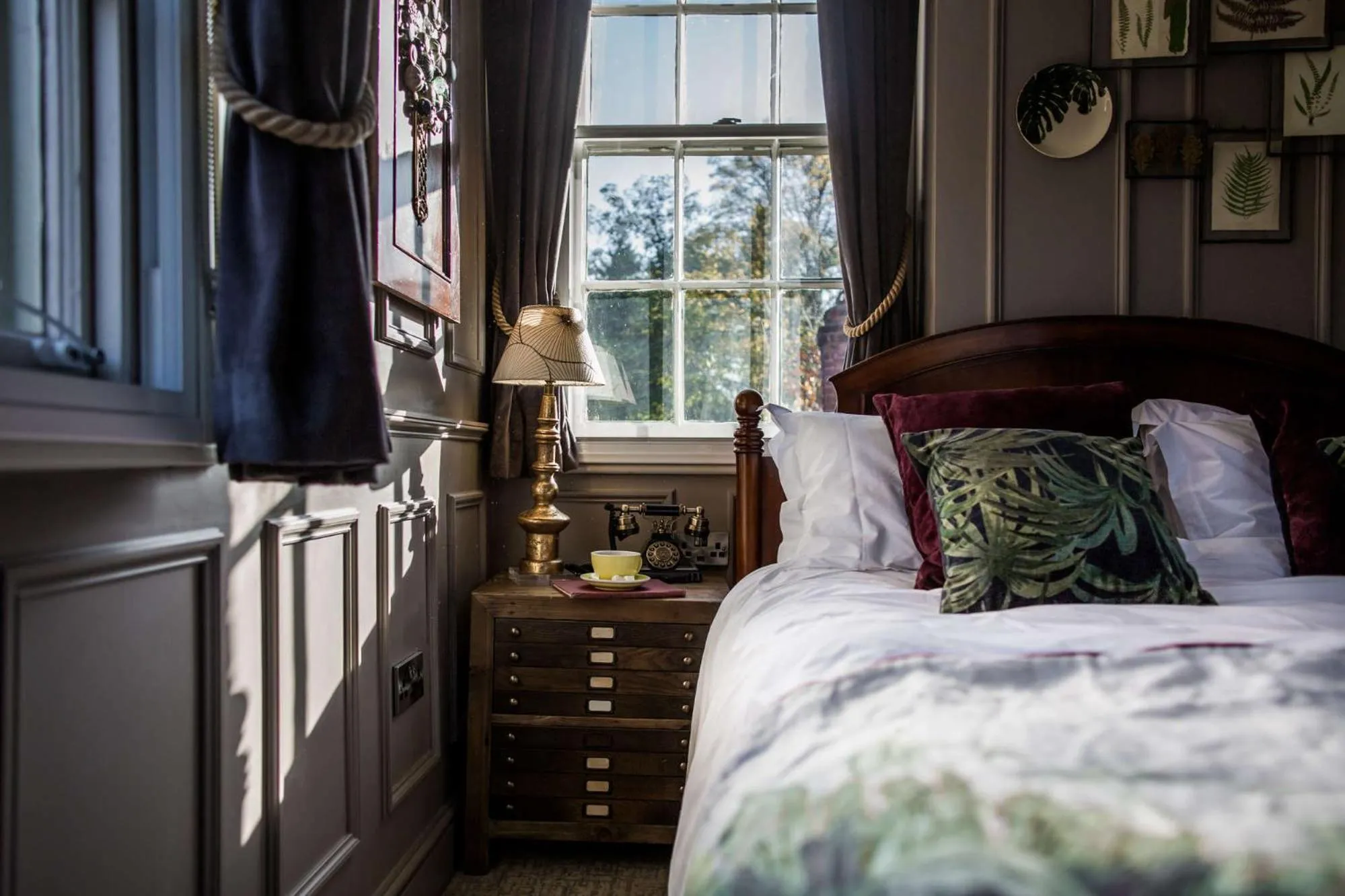 Bedroom, Bed in Hand and Spear