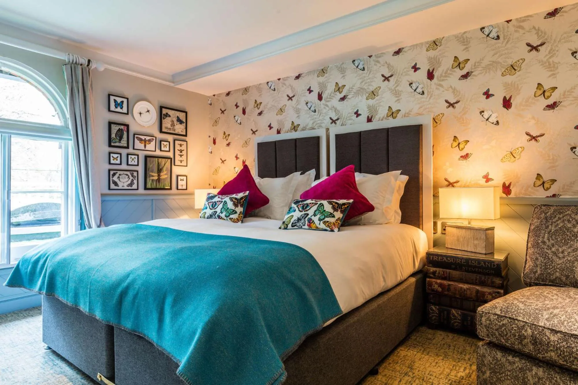 Bedroom, Bed in Hand and Spear