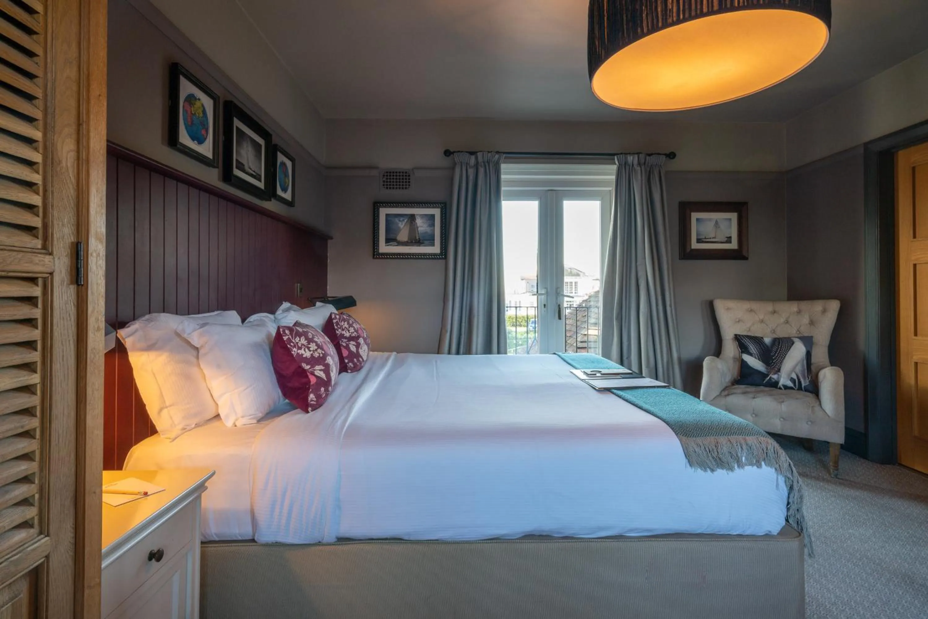 Bedroom, Bed in The Mayflower