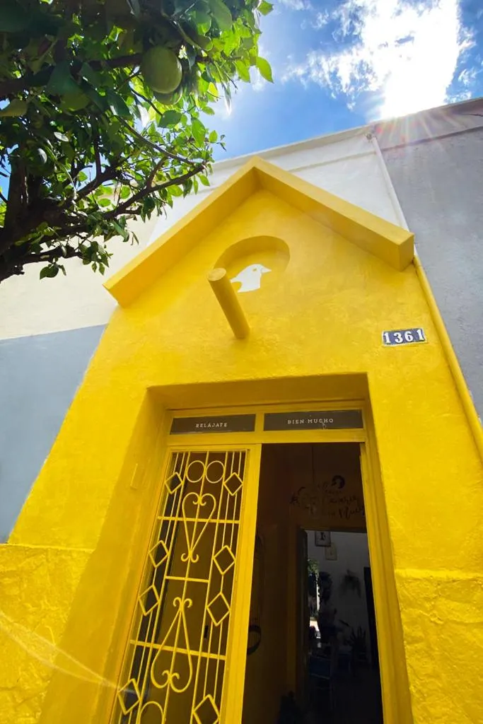 Facade/entrance in Casa Canario Hostel