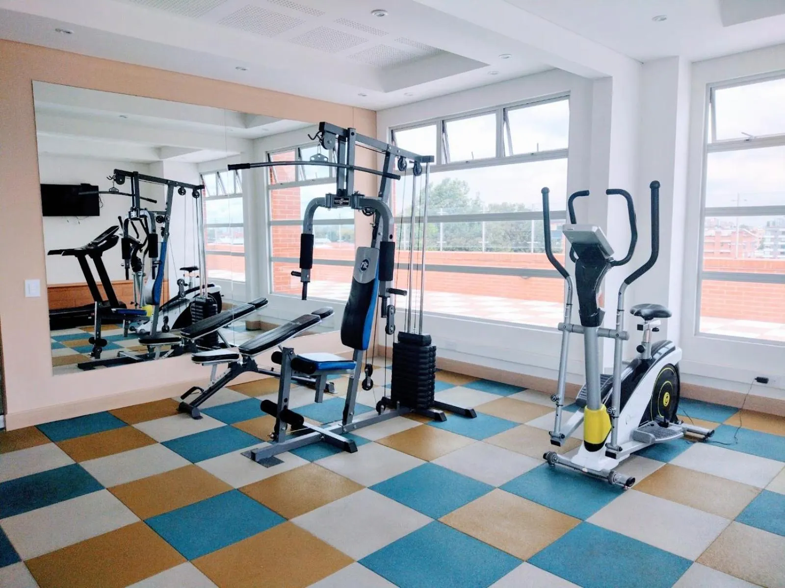 Fitness centre/facilities in Hotel Plaza Suites
