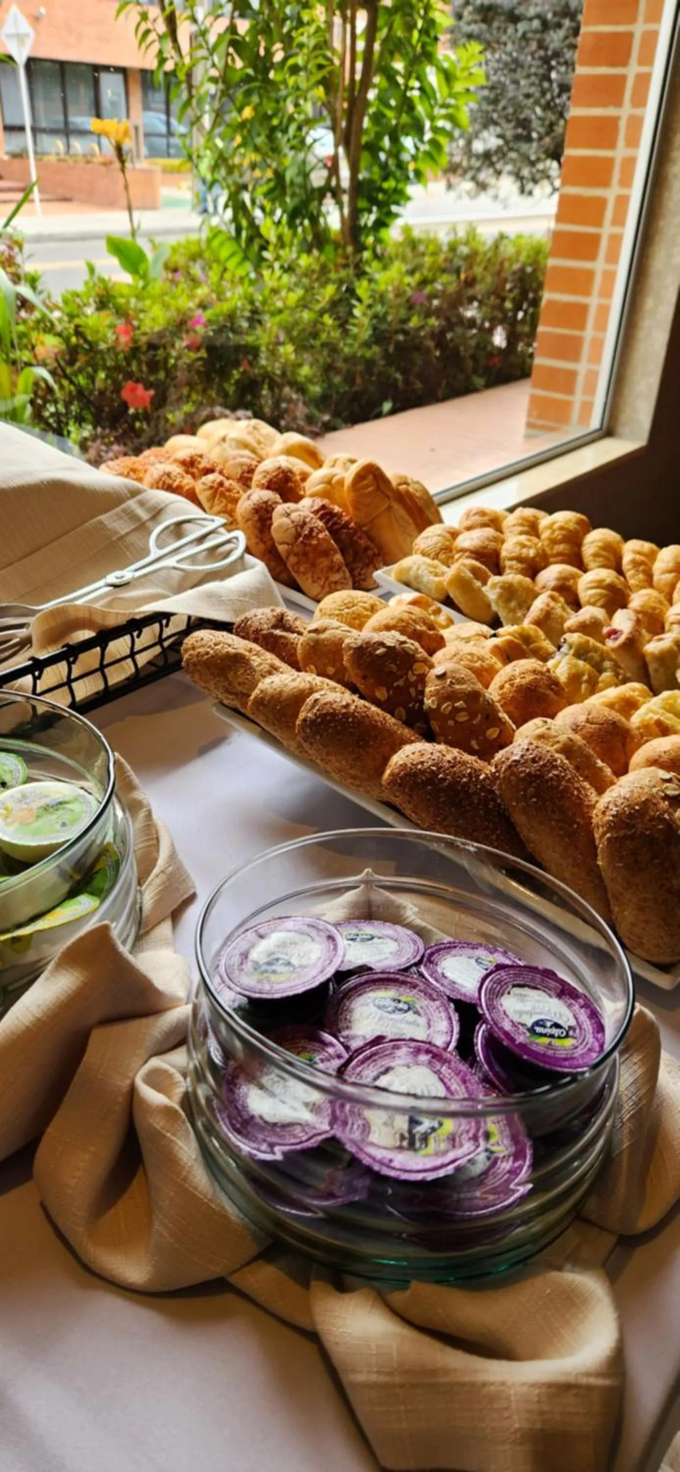 Breakfast in Hotel Plaza Suites