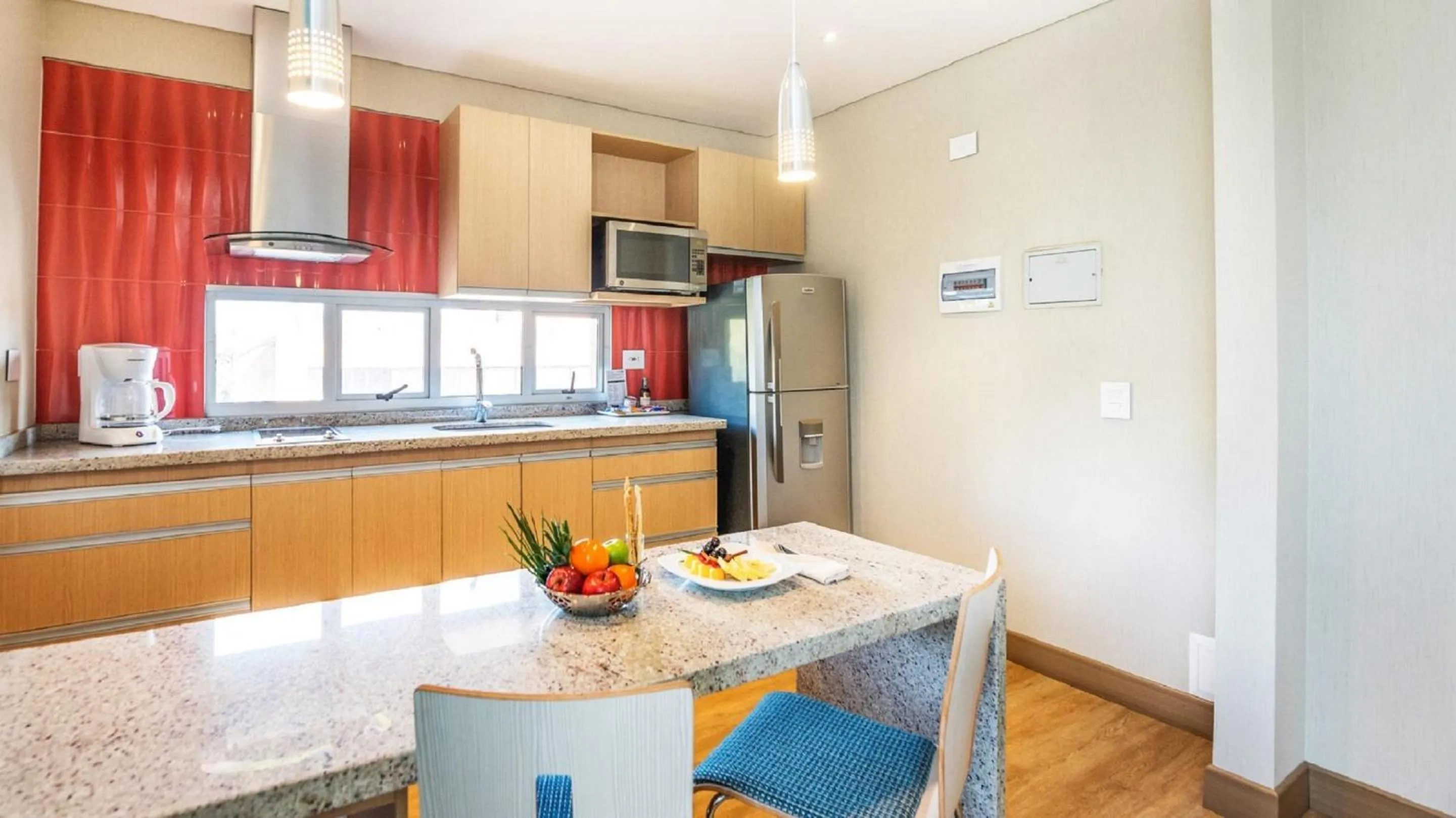 Coffee/tea facilities in Hotel Plaza Suites