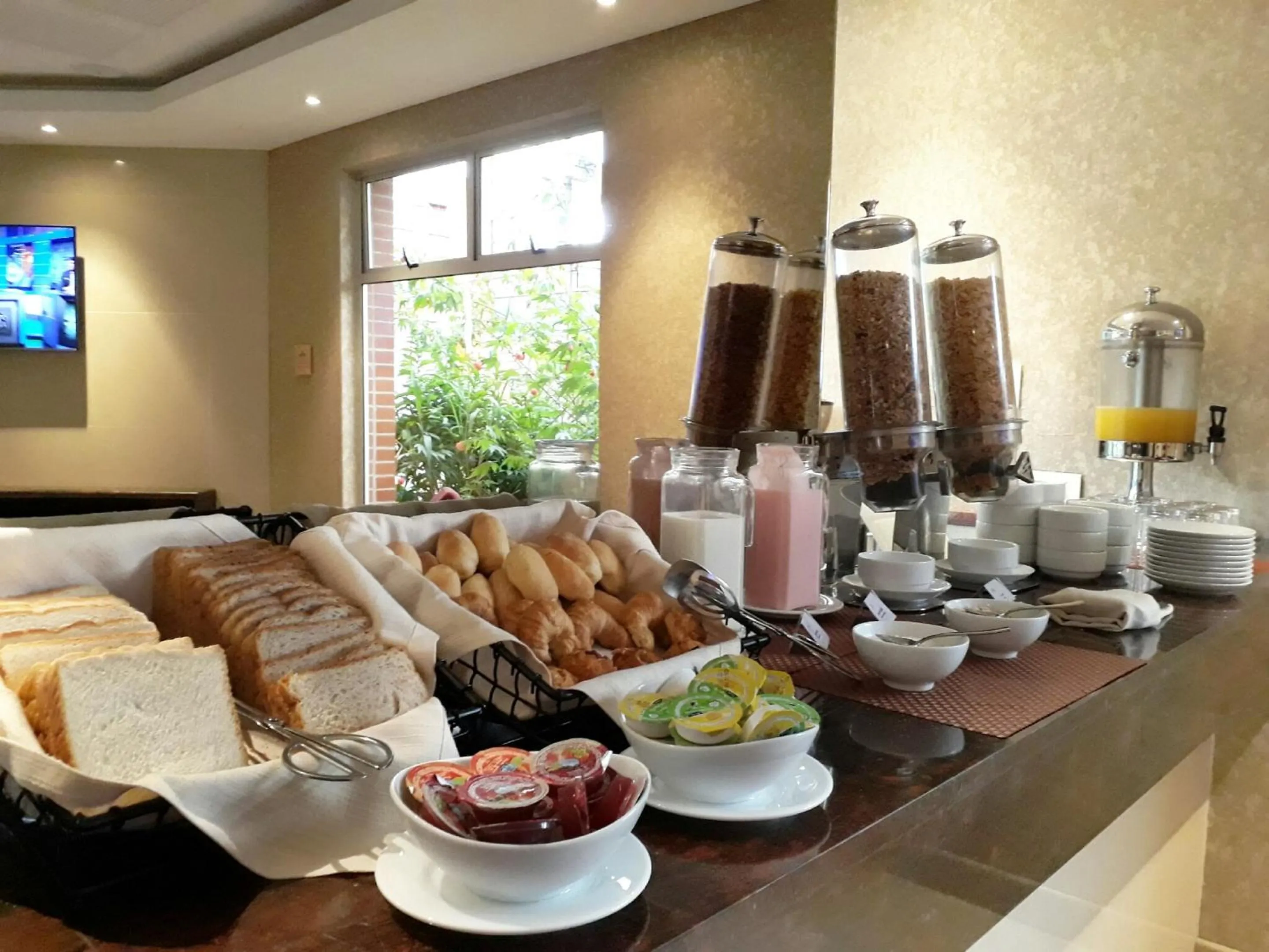 Buffet breakfast in Hotel Plaza Suites