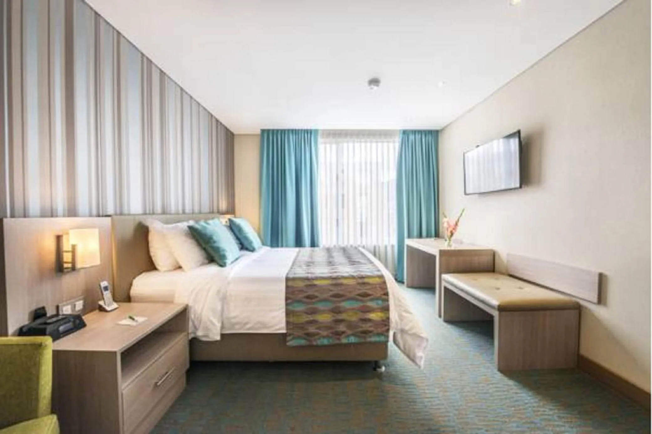 Photo of the whole room, Bed in Hotel Plaza Suites