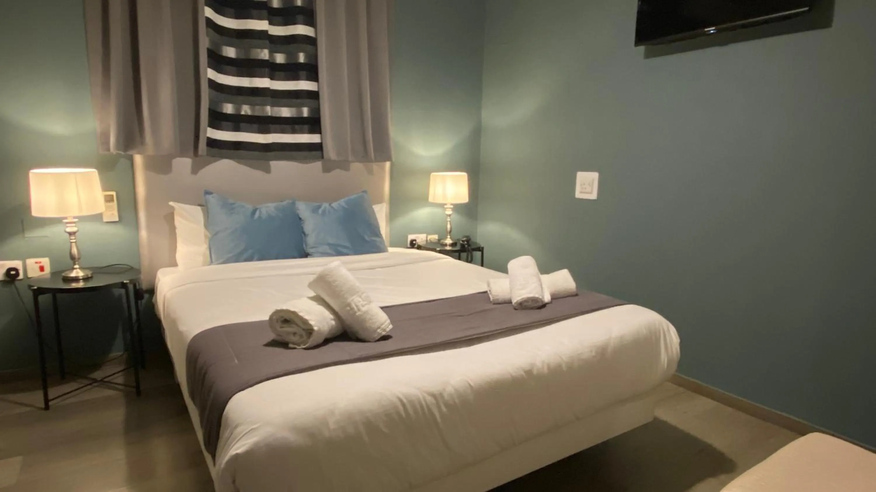 Bedroom, Bed in Sliema Marina Hotel