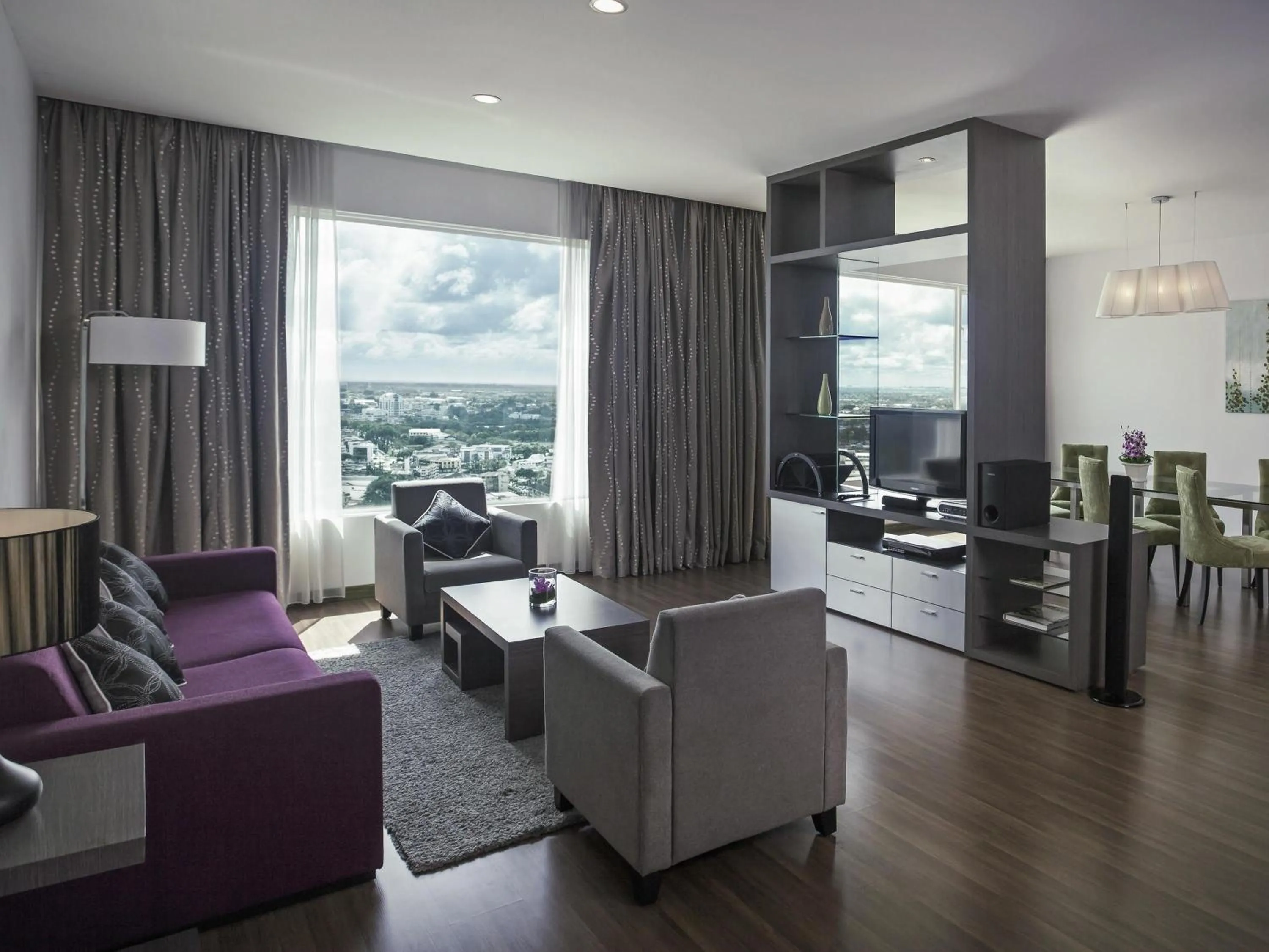 Photo of the whole room in Pullman Kuching