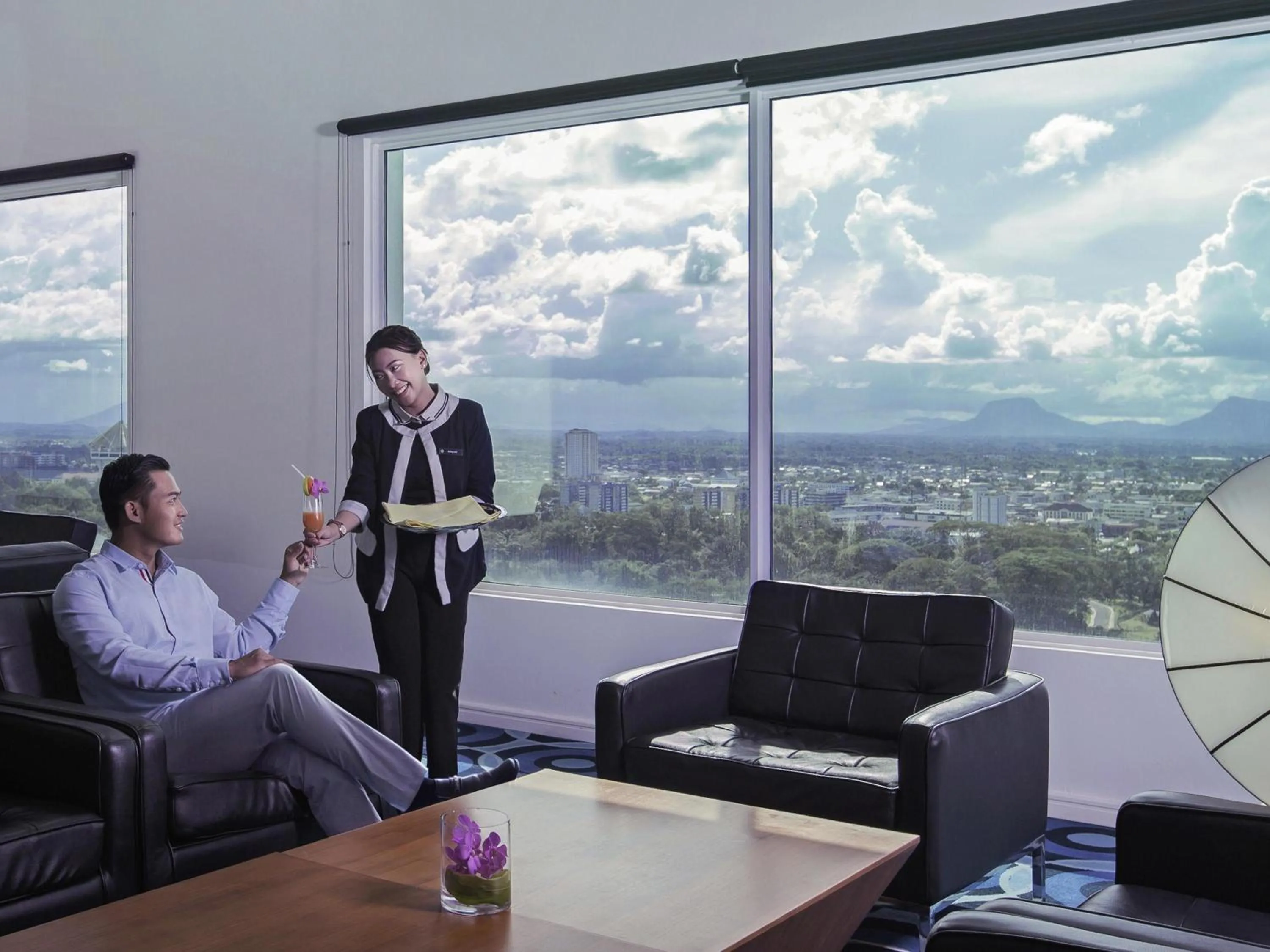 Lounge or bar in Pullman Kuching