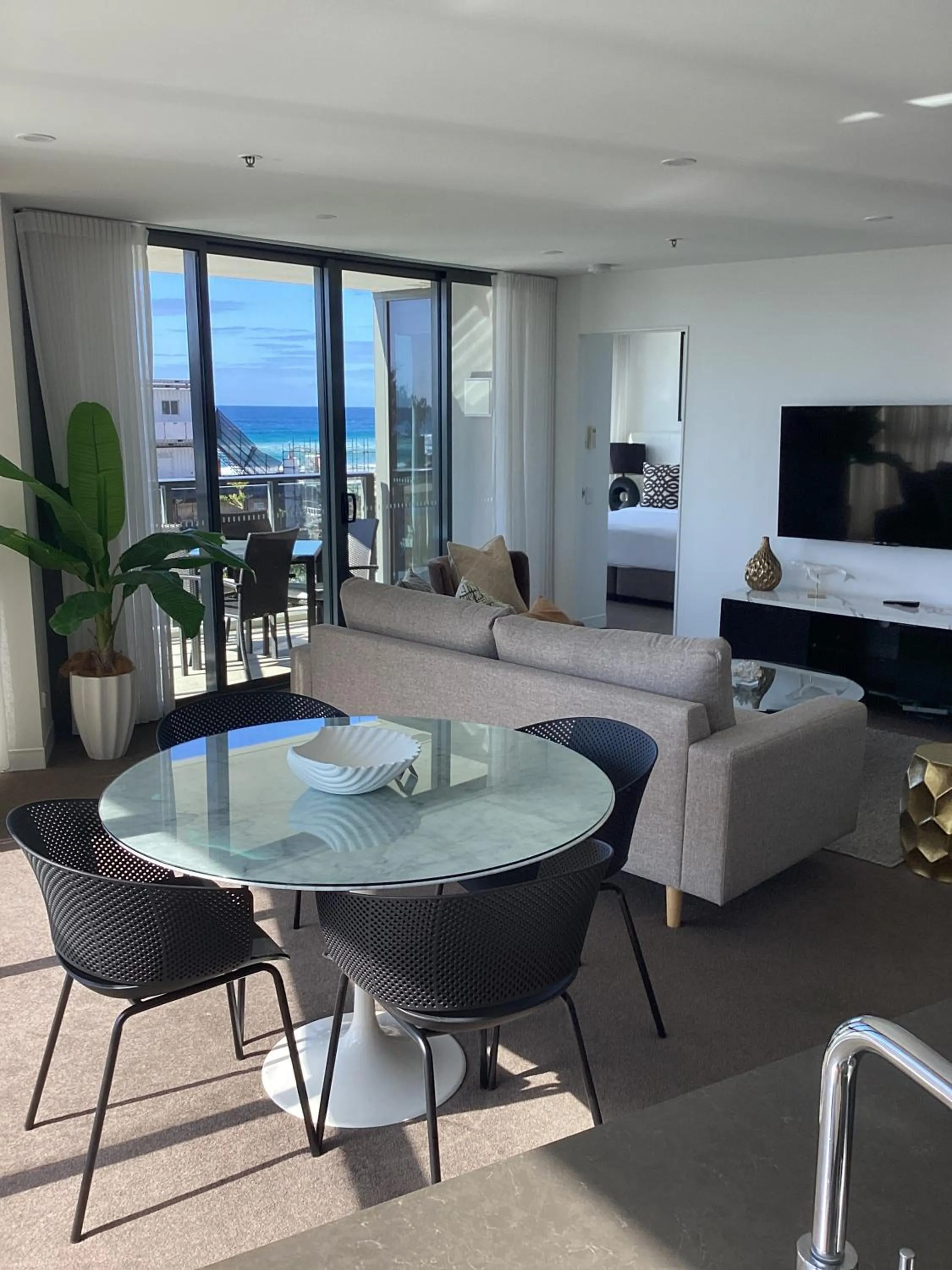 Dining area in Rhapsody Resort - Official