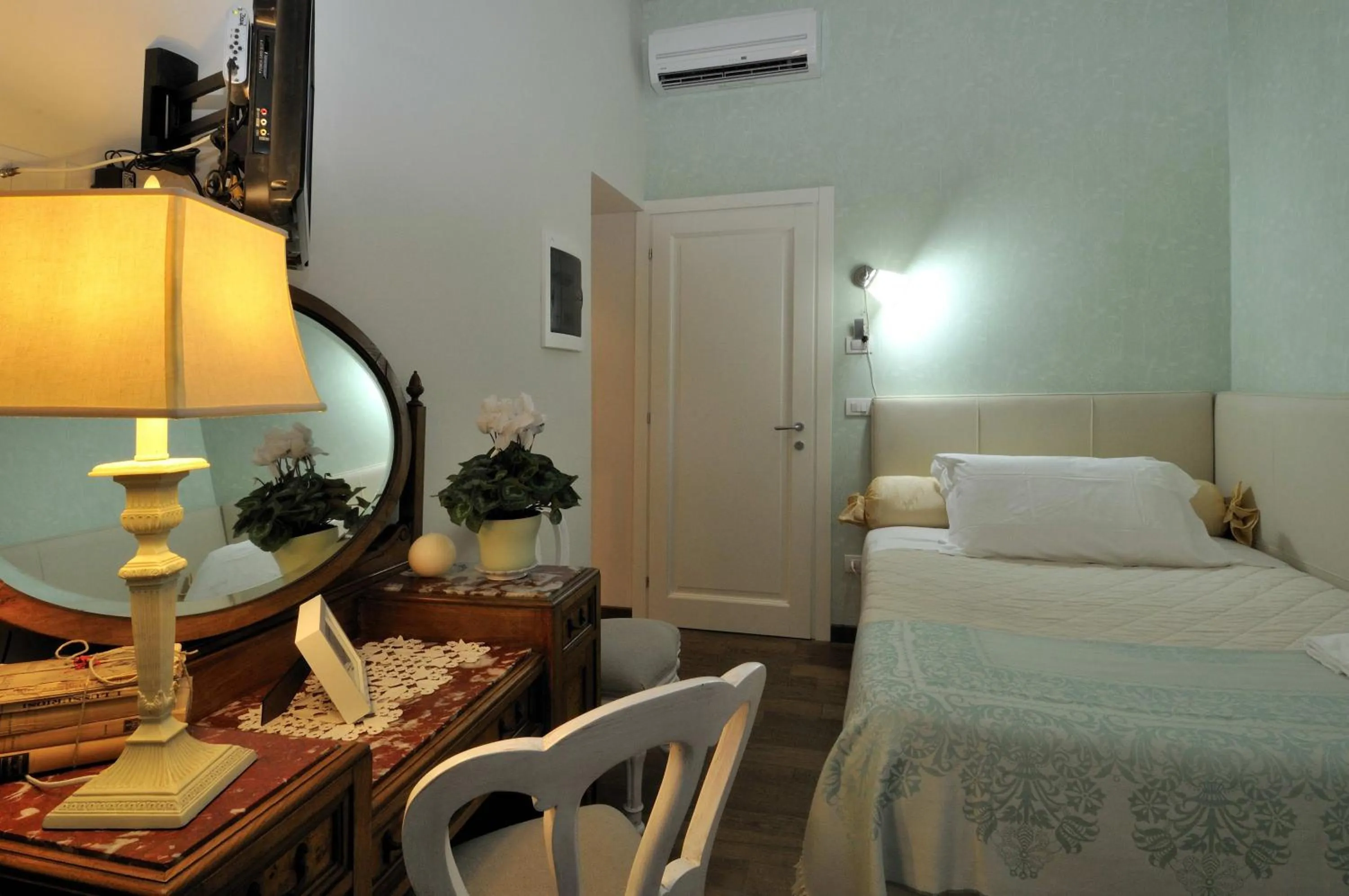 Photo of the whole room, Bed in Luxury B&B La Dimora Degli Angeli