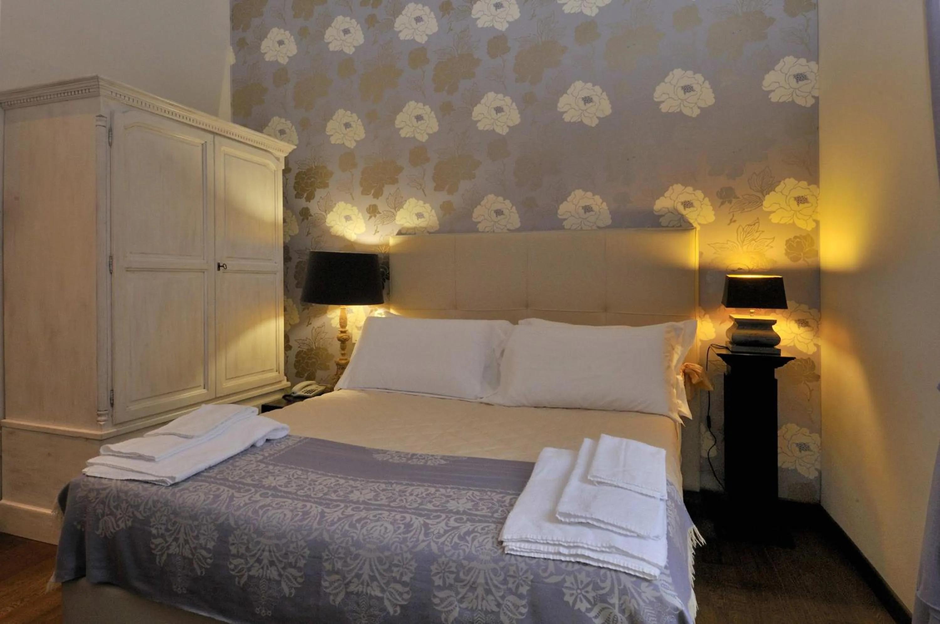 Photo of the whole room, Bed in Luxury B&B La Dimora Degli Angeli