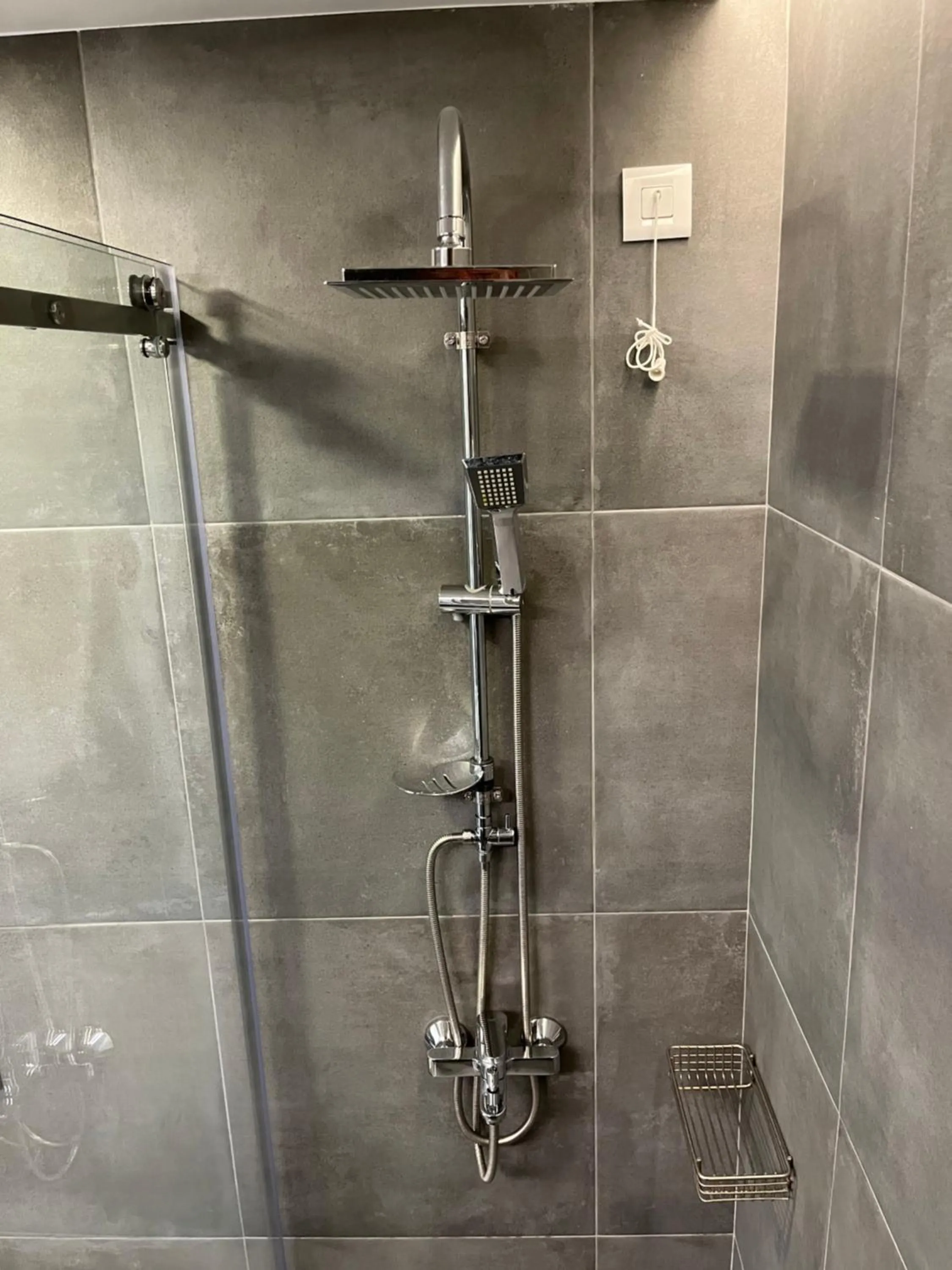 Shower in Niriides