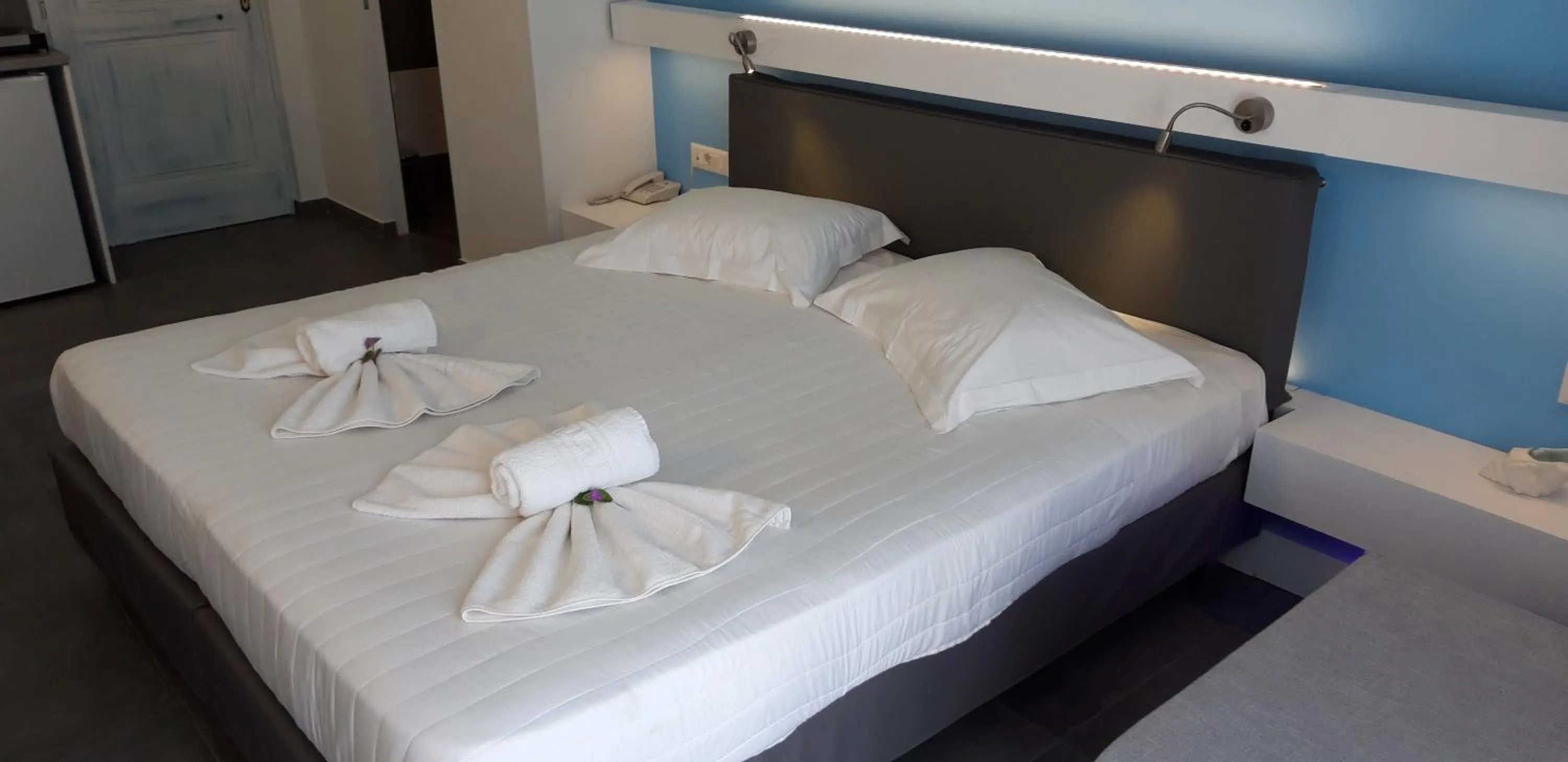 Bedroom, Bed in Niriides