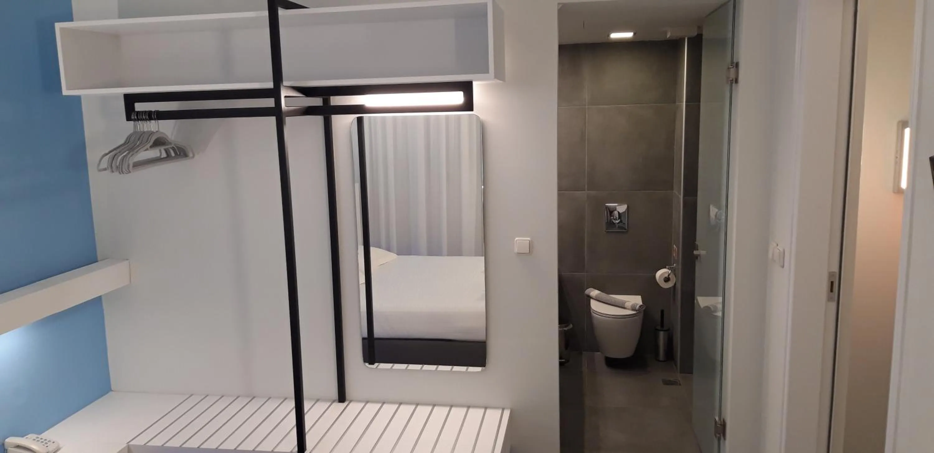 Bathroom in Niriides