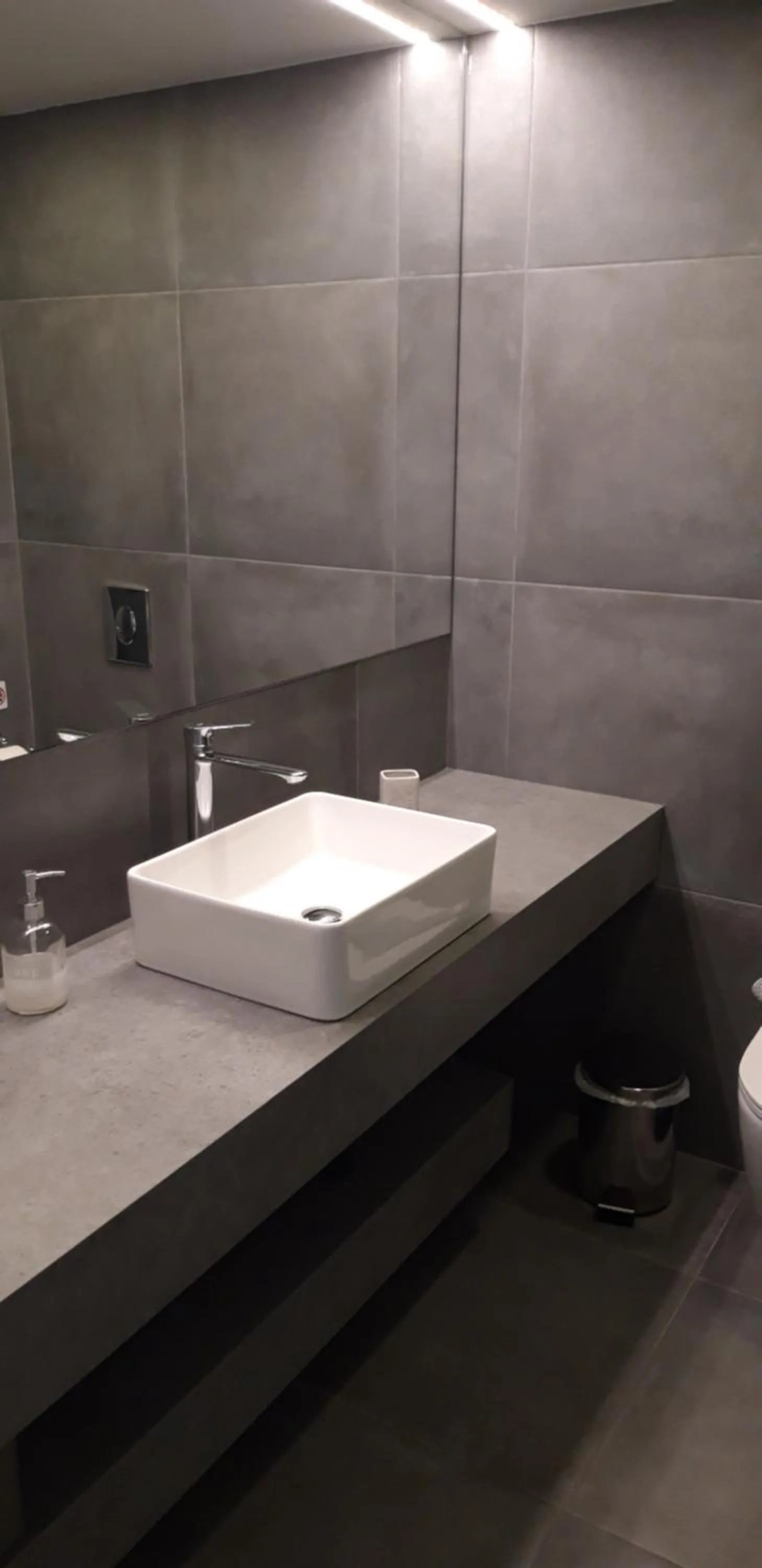 Bathroom in Niriides