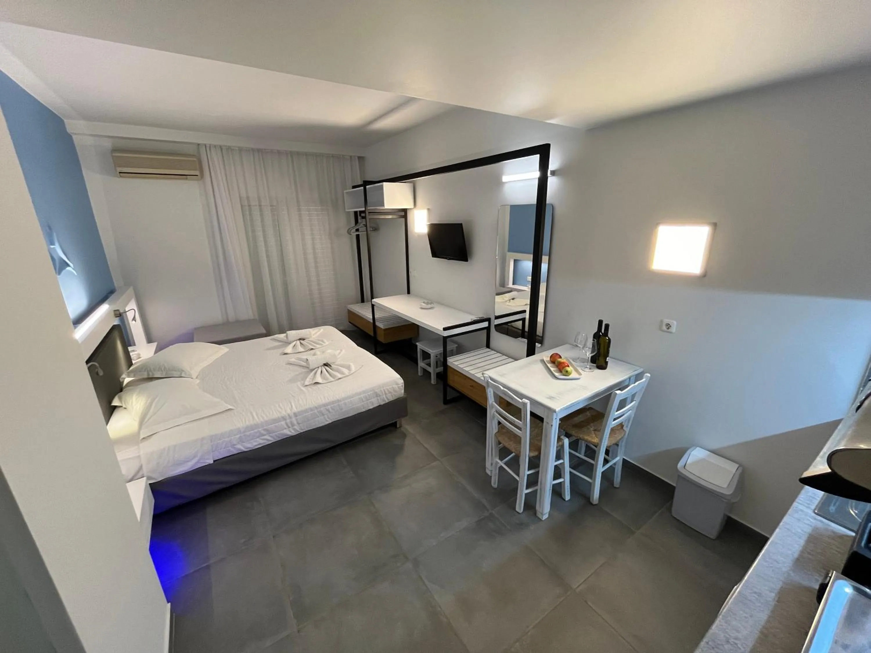 Photo of the whole room, Bed in Niriides