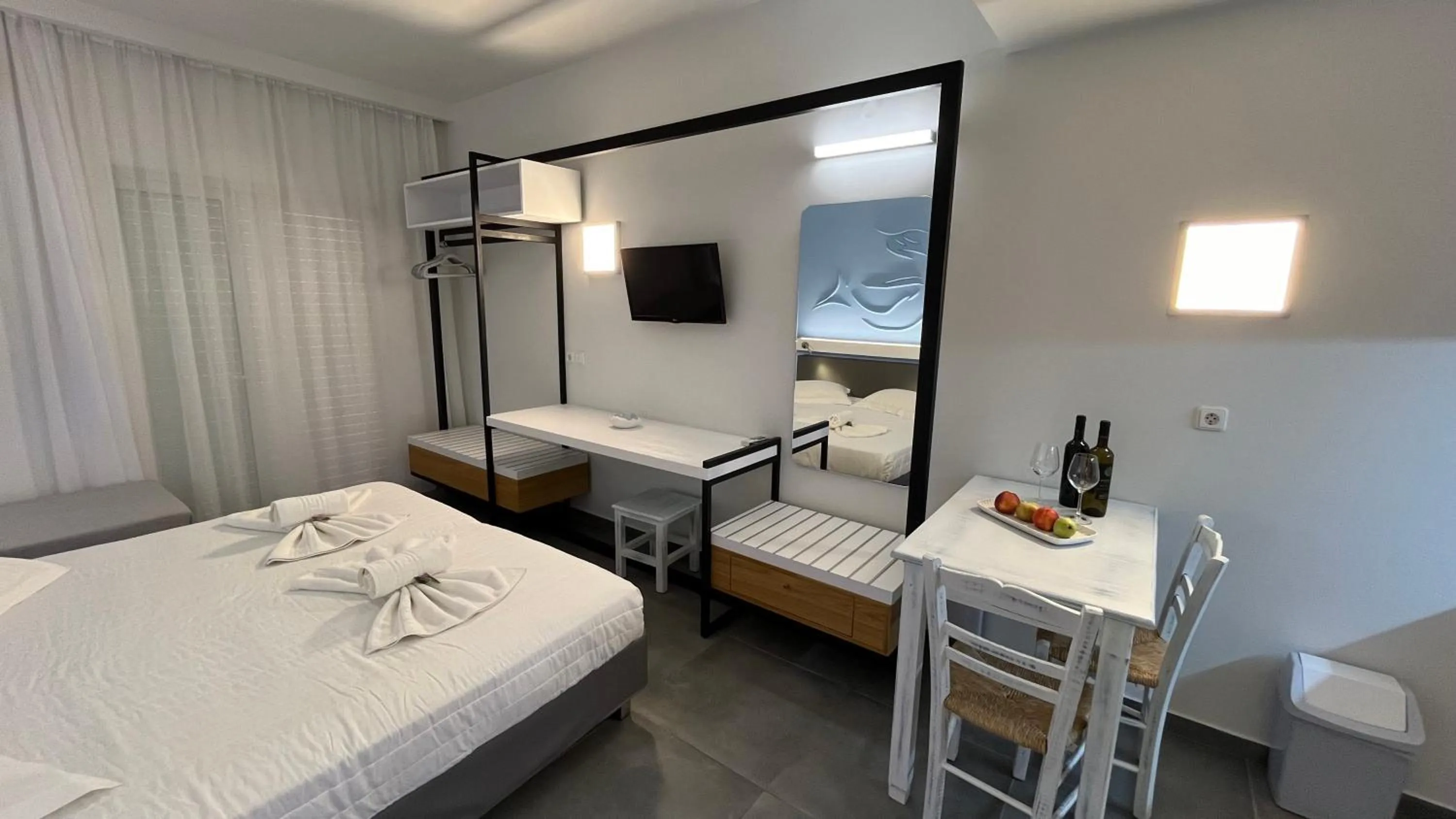 Photo of the whole room, Bed in Niriides