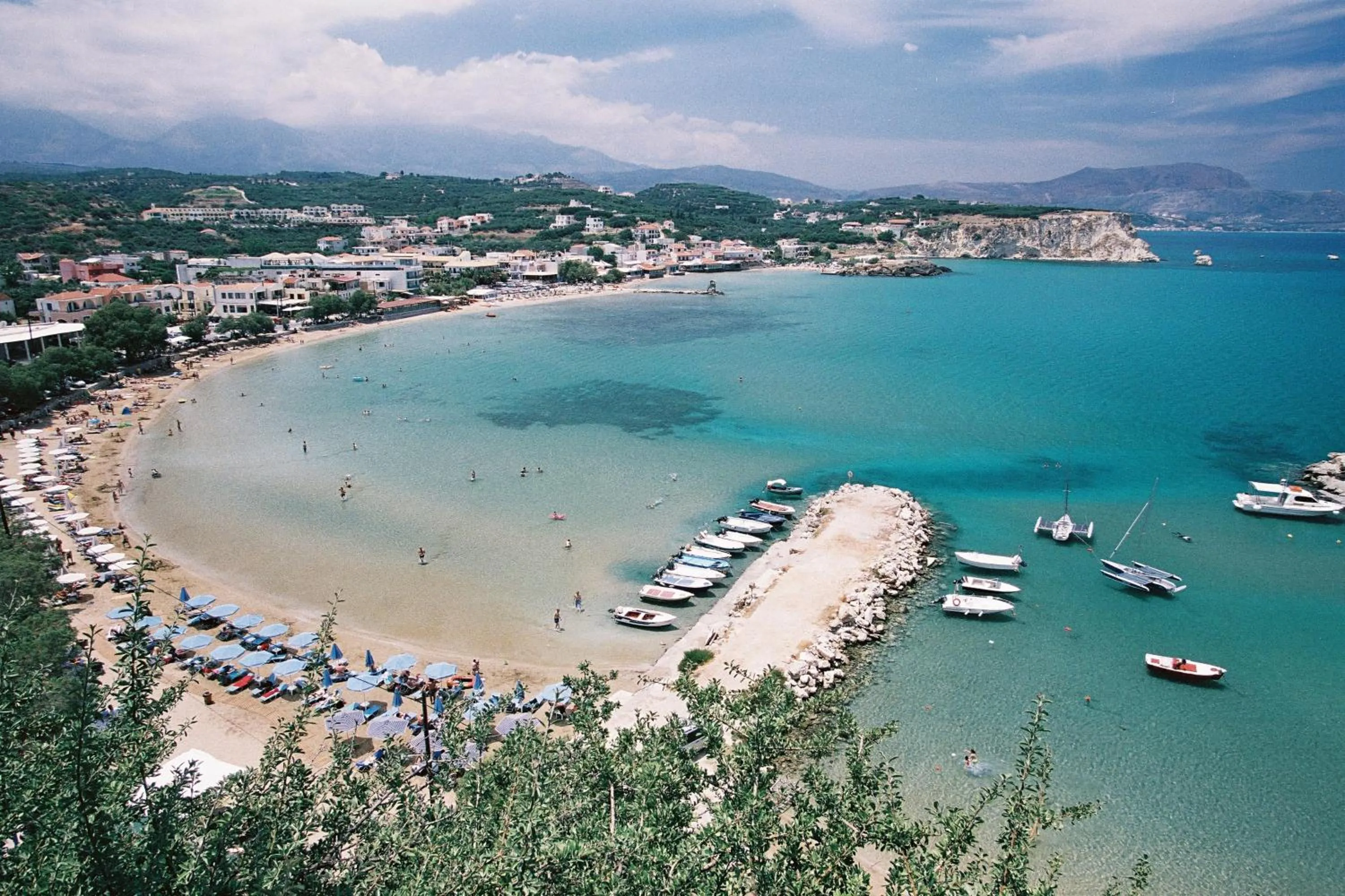 Area and facilities in Niriides