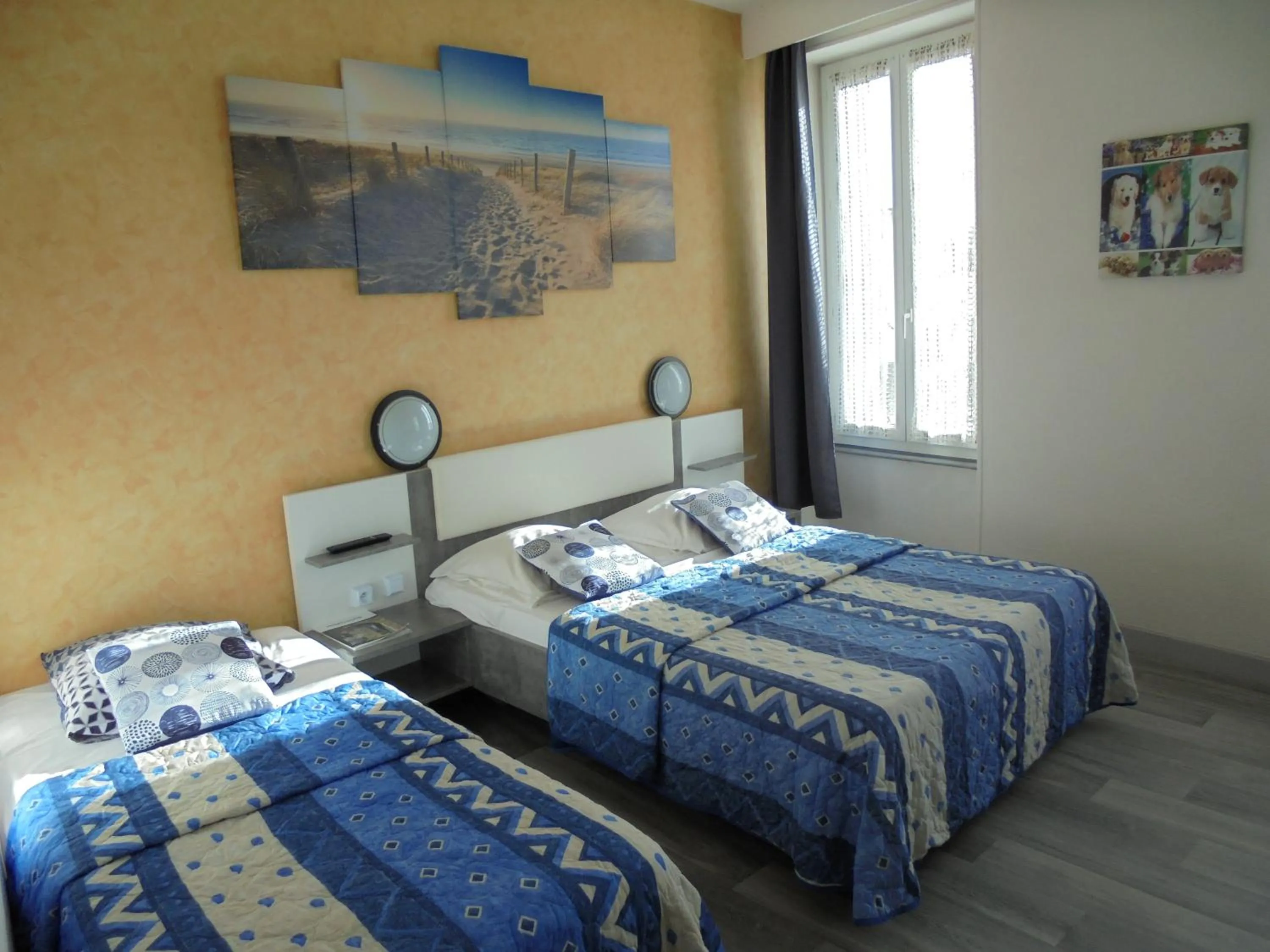 Bedroom, Bed in Hotel De La Gare