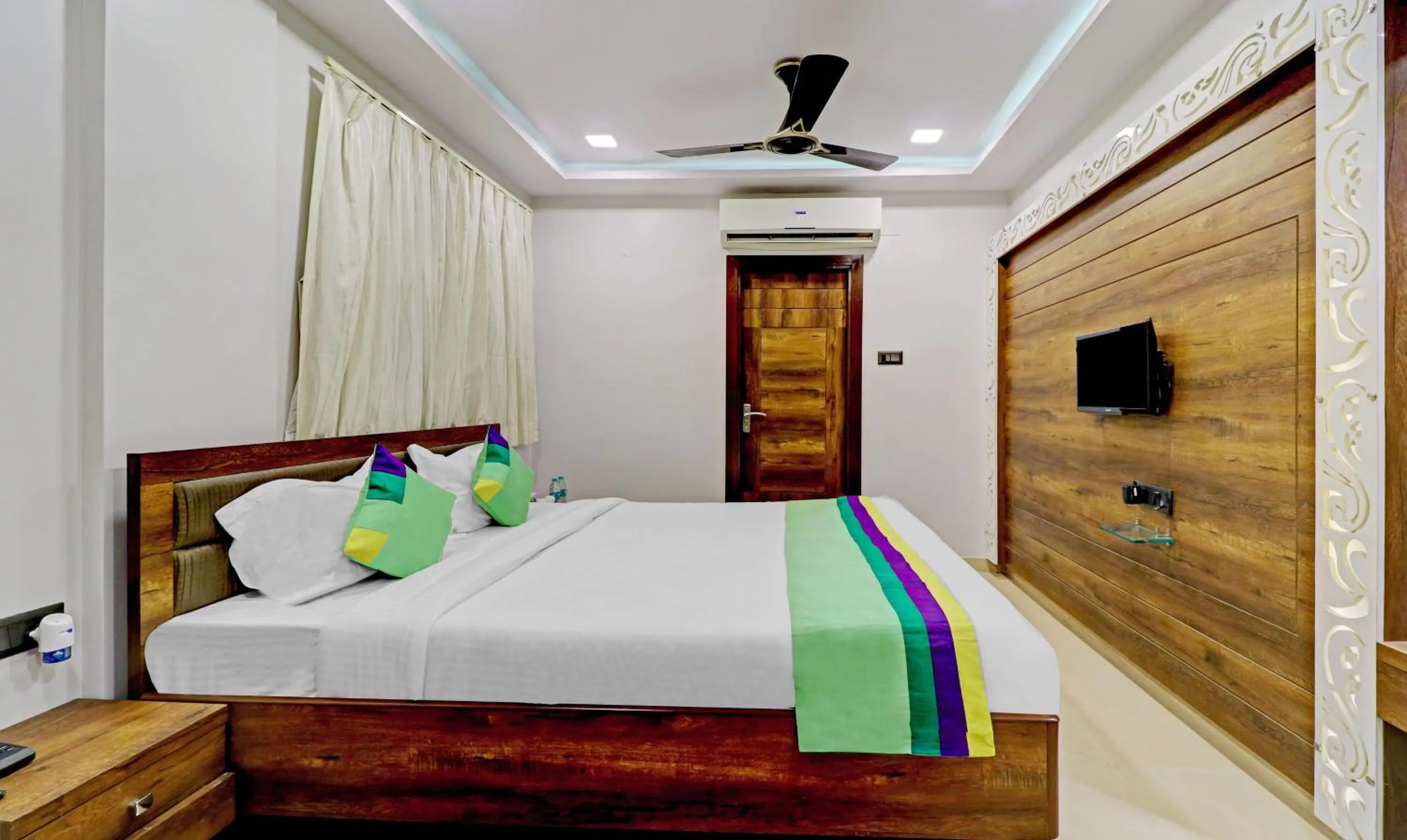 Bedroom, Bed in Treebo Orion Sapphire, Beck Bagan