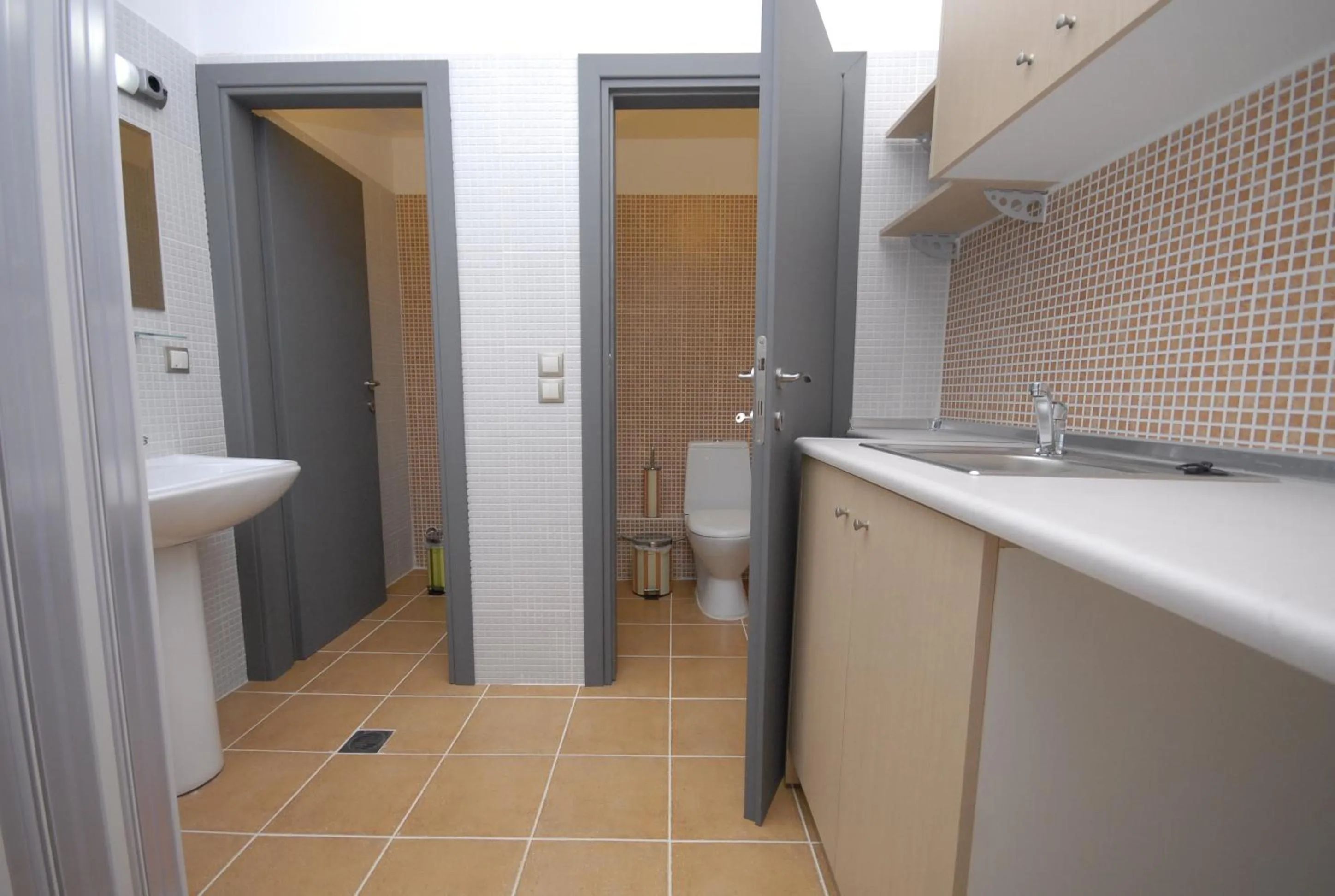 Toilet in RentRooms Thessaloniki