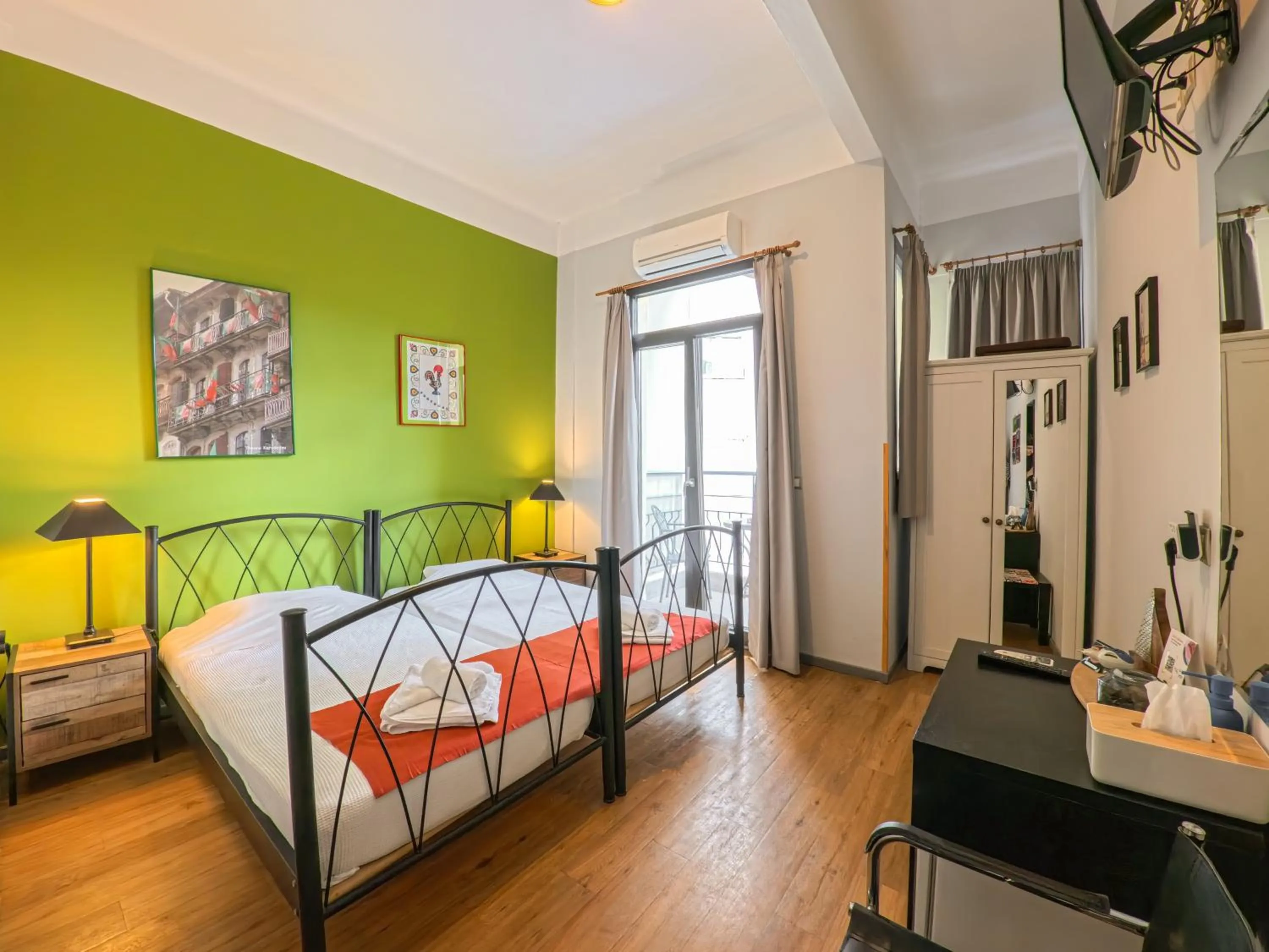 Bed in RentRooms Thessaloniki