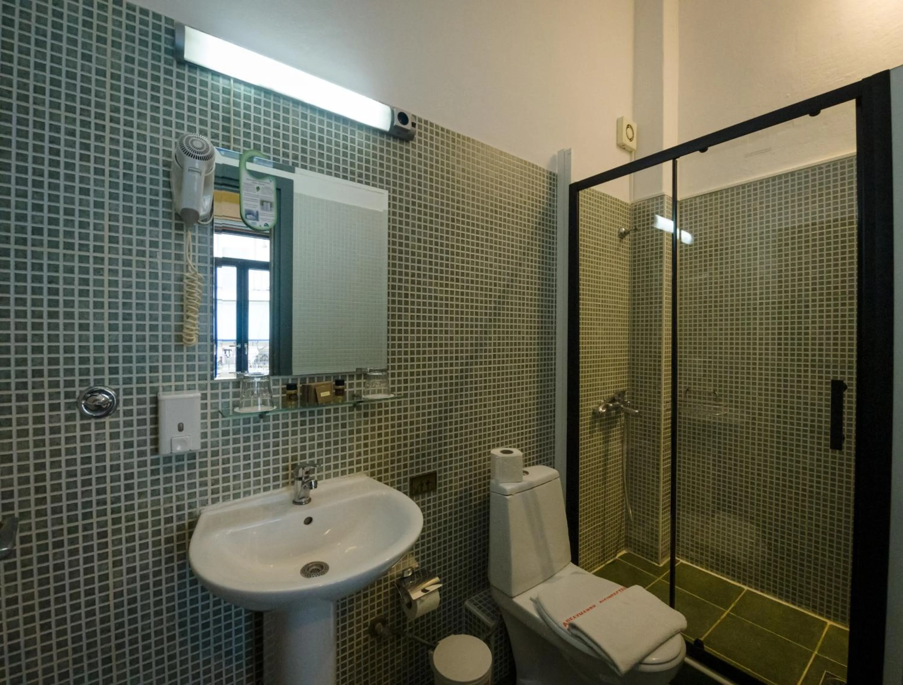 Bathroom in RentRooms Thessaloniki