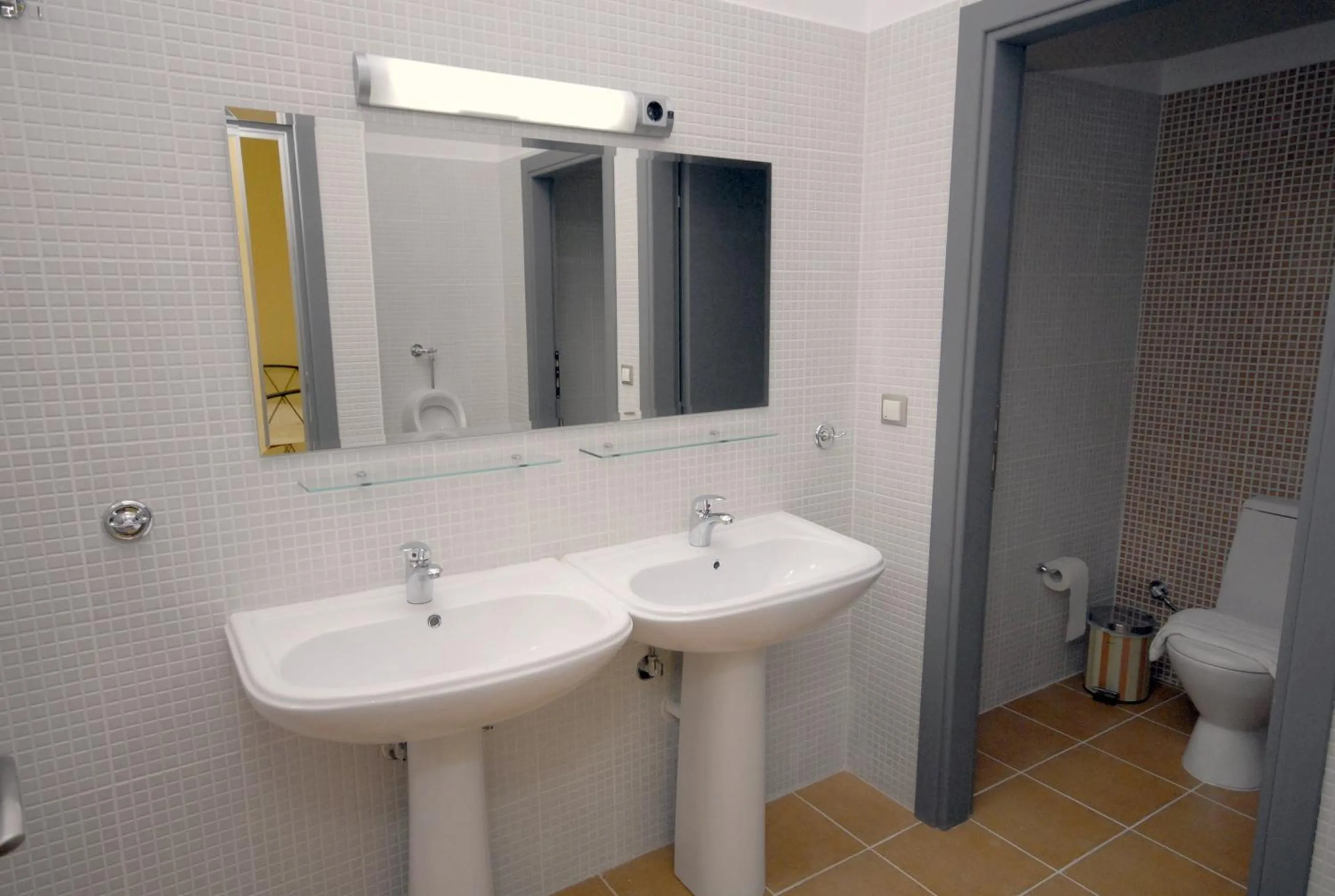 Toilet in RentRooms Thessaloniki