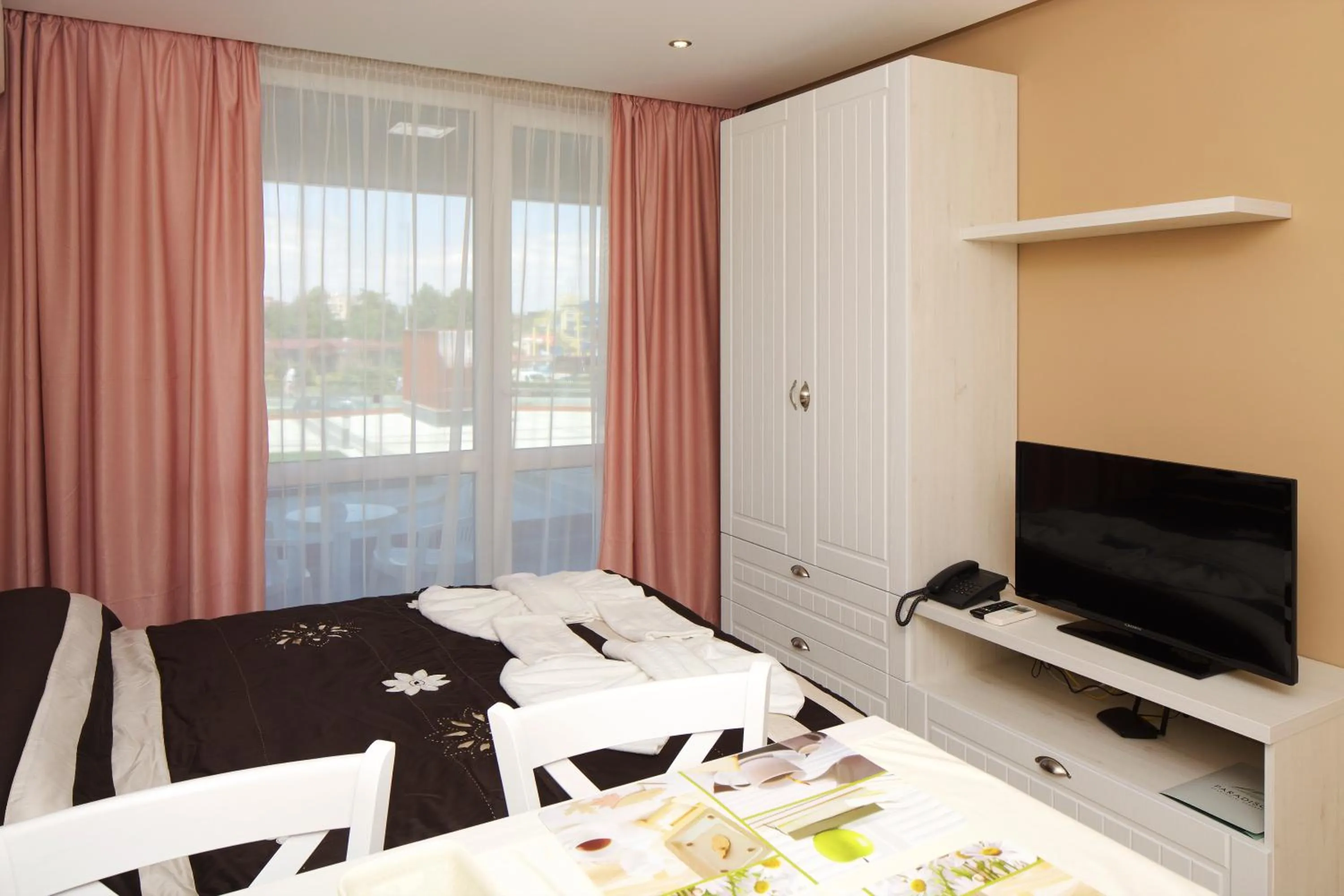 Bedroom, Bed in Aparthotel Paradiso