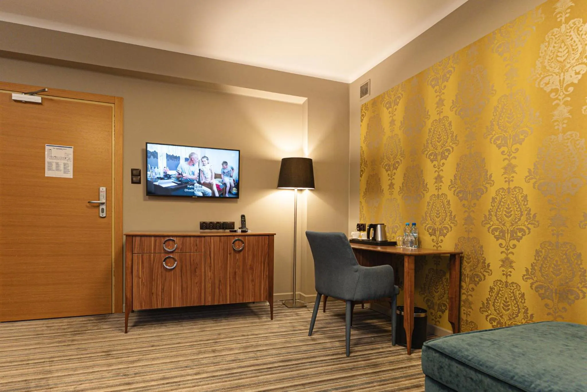 Communal lounge/ TV room in Hotel Cristal Białystok