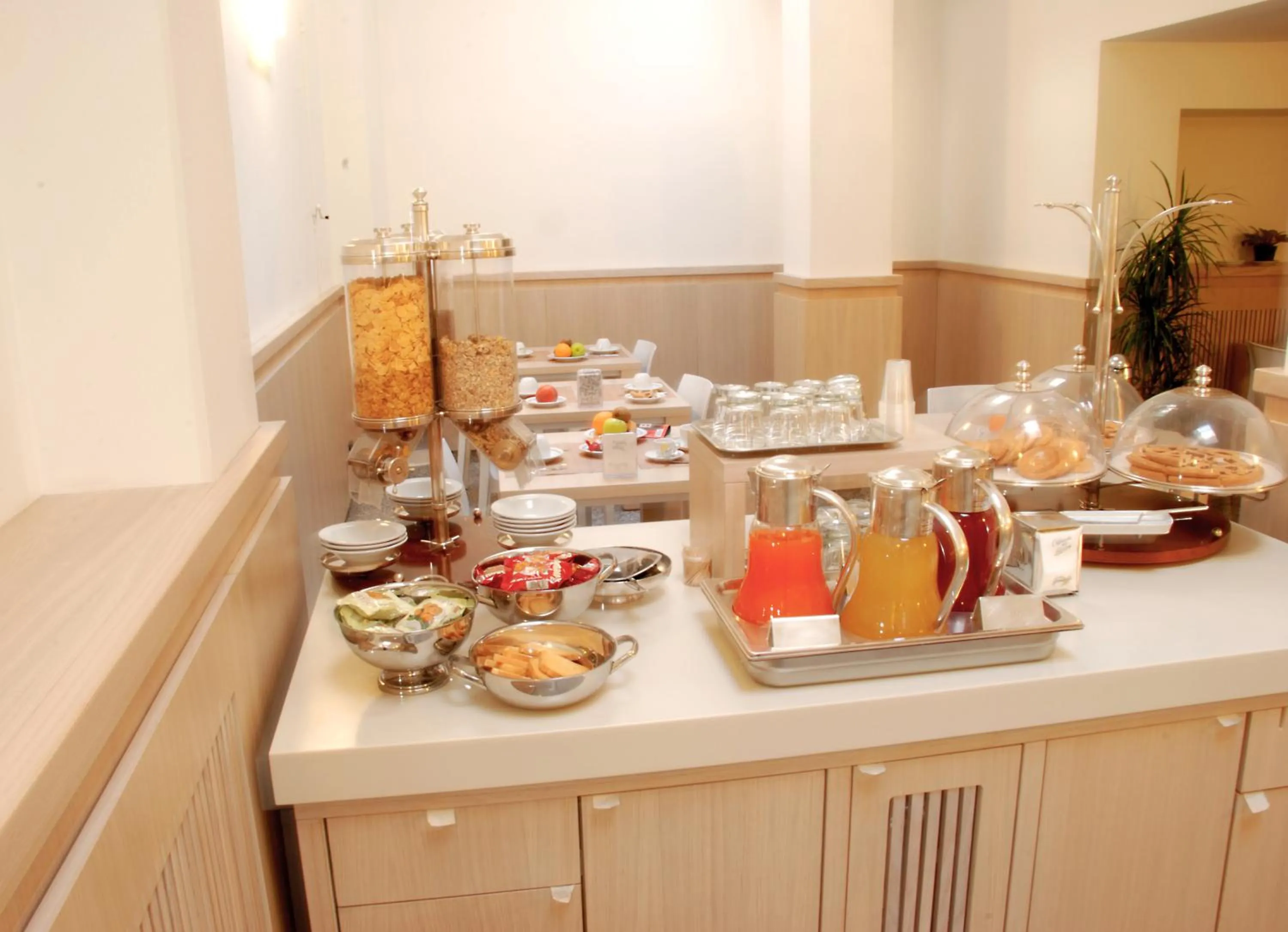 Restaurant/places to eat in Hotel Europa