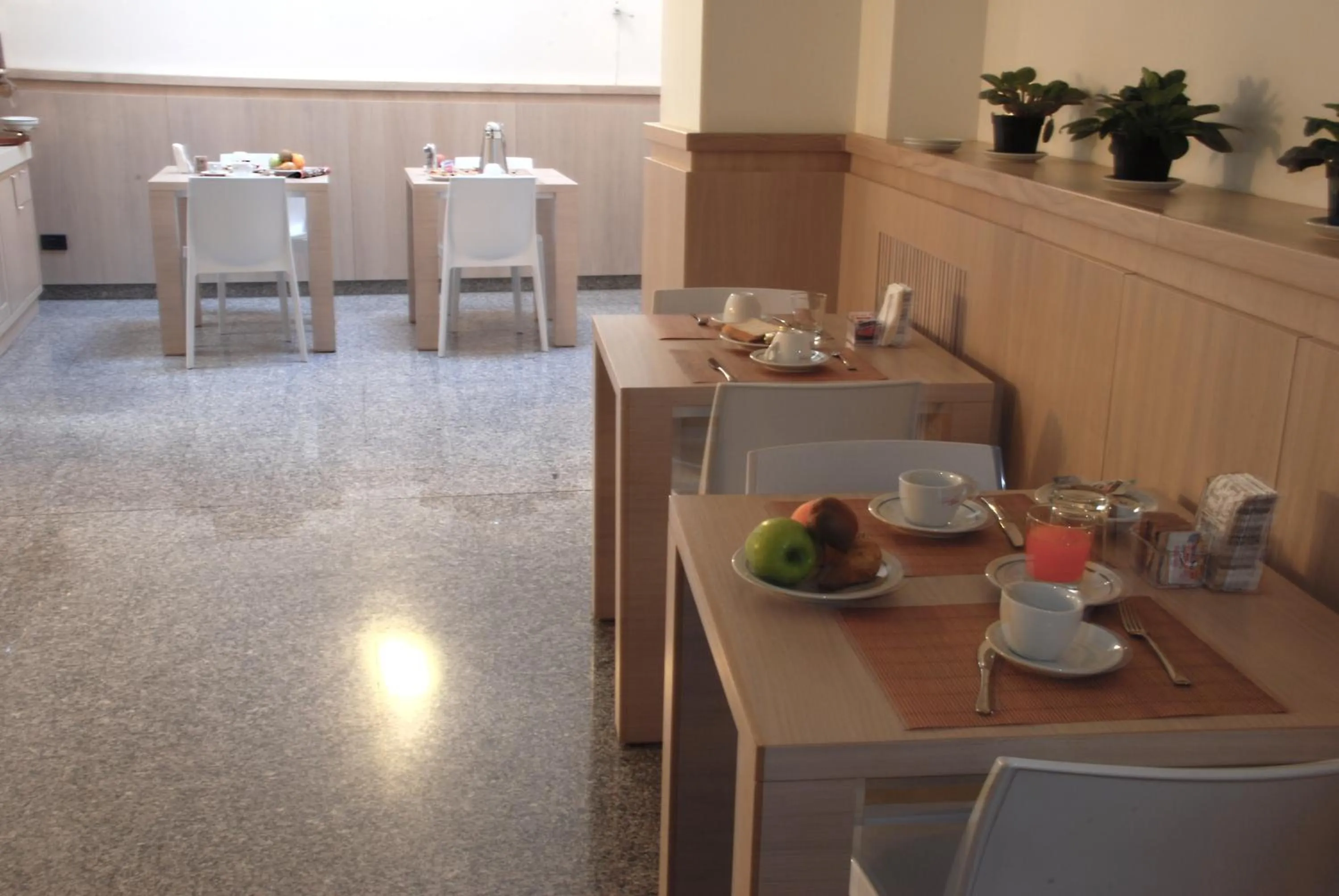 Restaurant/places to eat in Hotel Europa