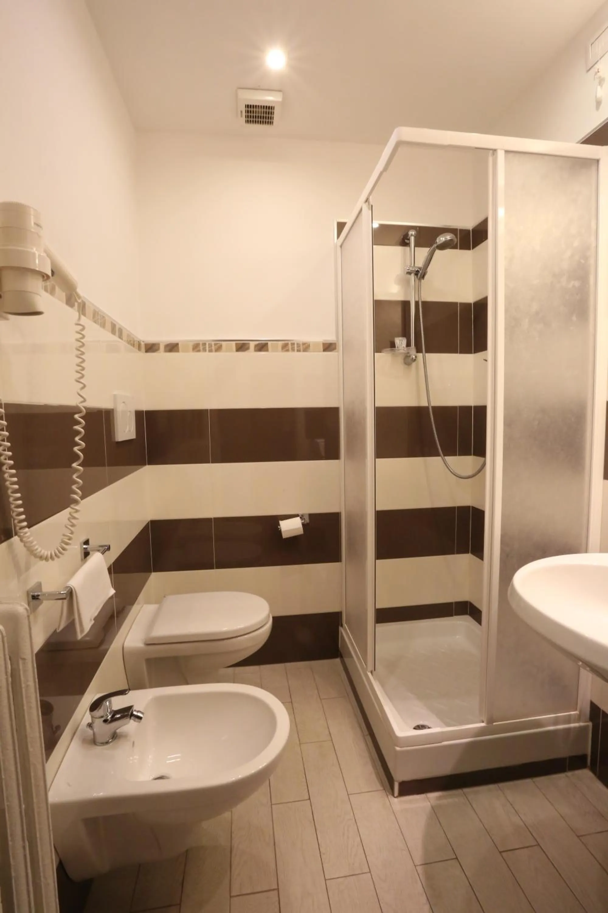 Shower in Hotel Europa