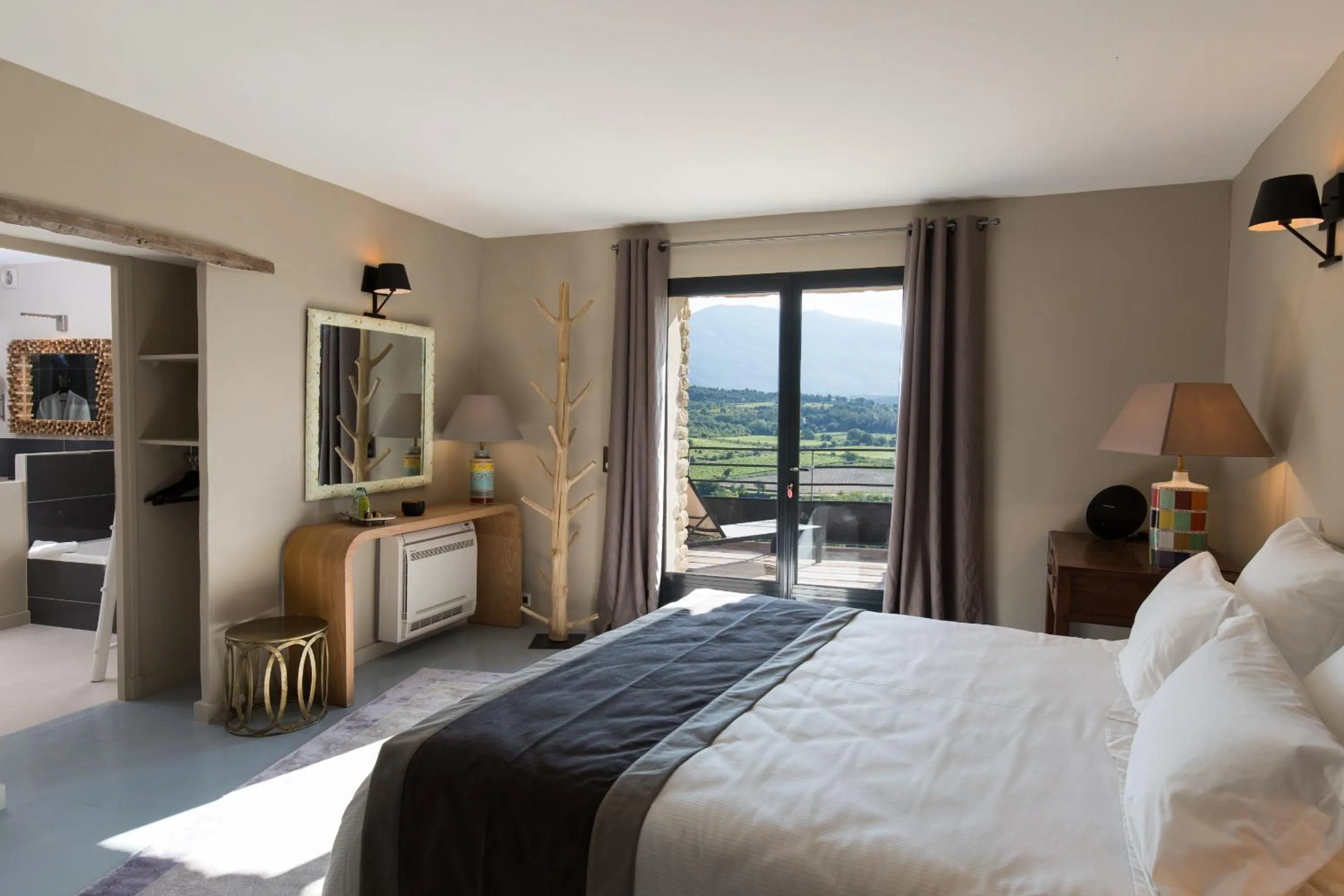 Patio, Bed in Hôtel La Maison de Crillon