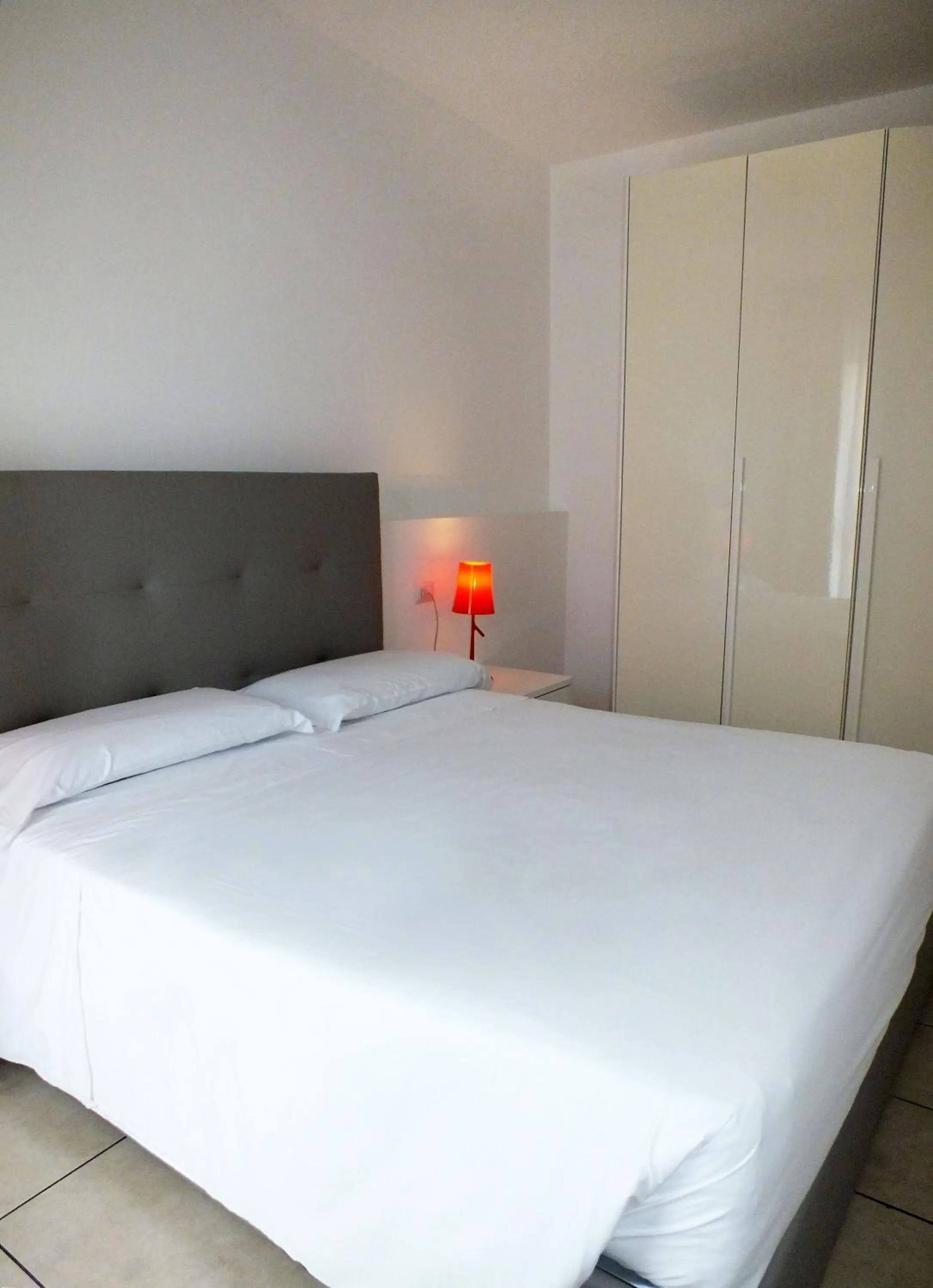 Bed in BB Hotels Aparthotel Visconti