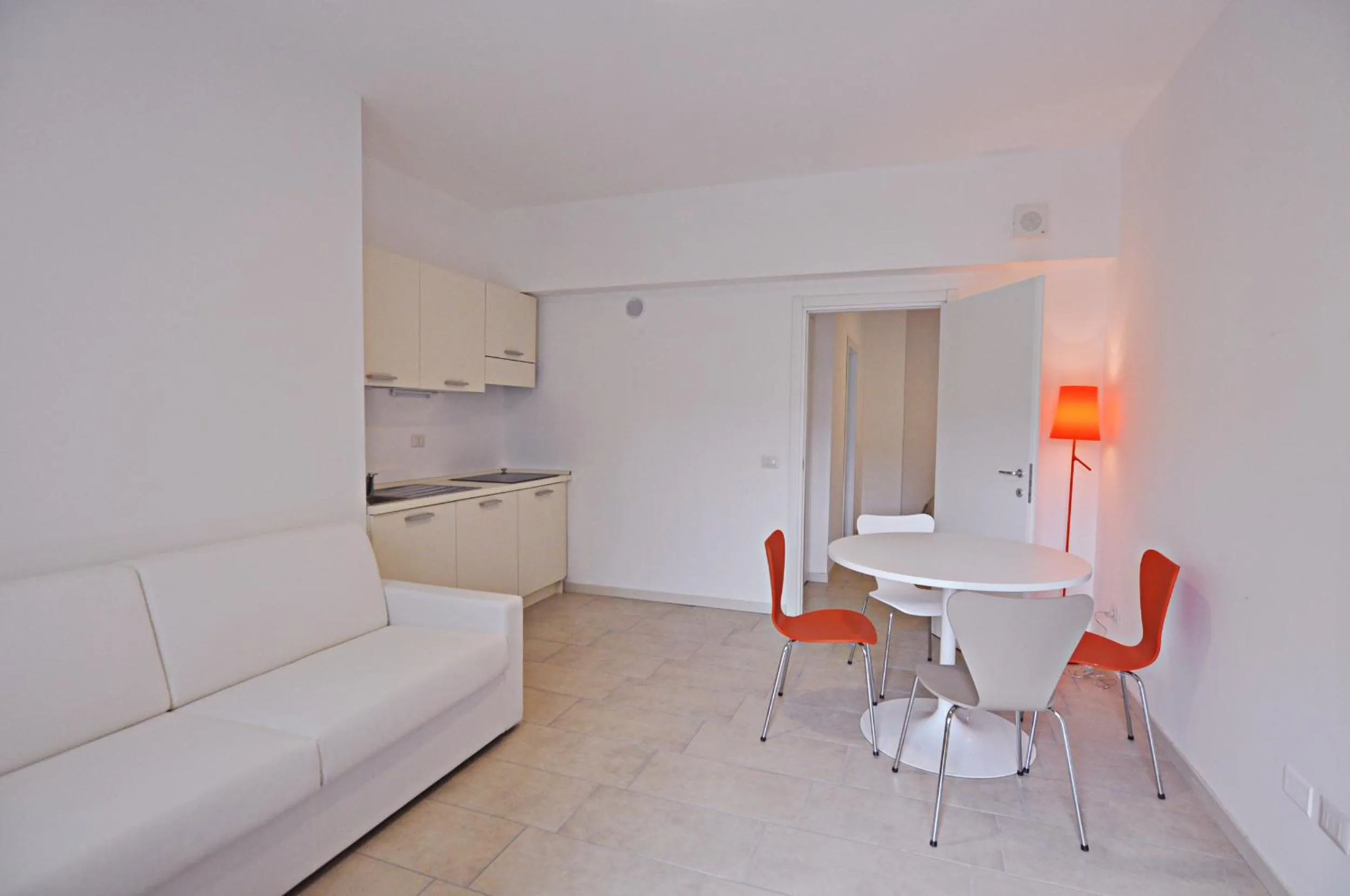 Kitchen or kitchenette in BB Hotels Aparthotel Visconti