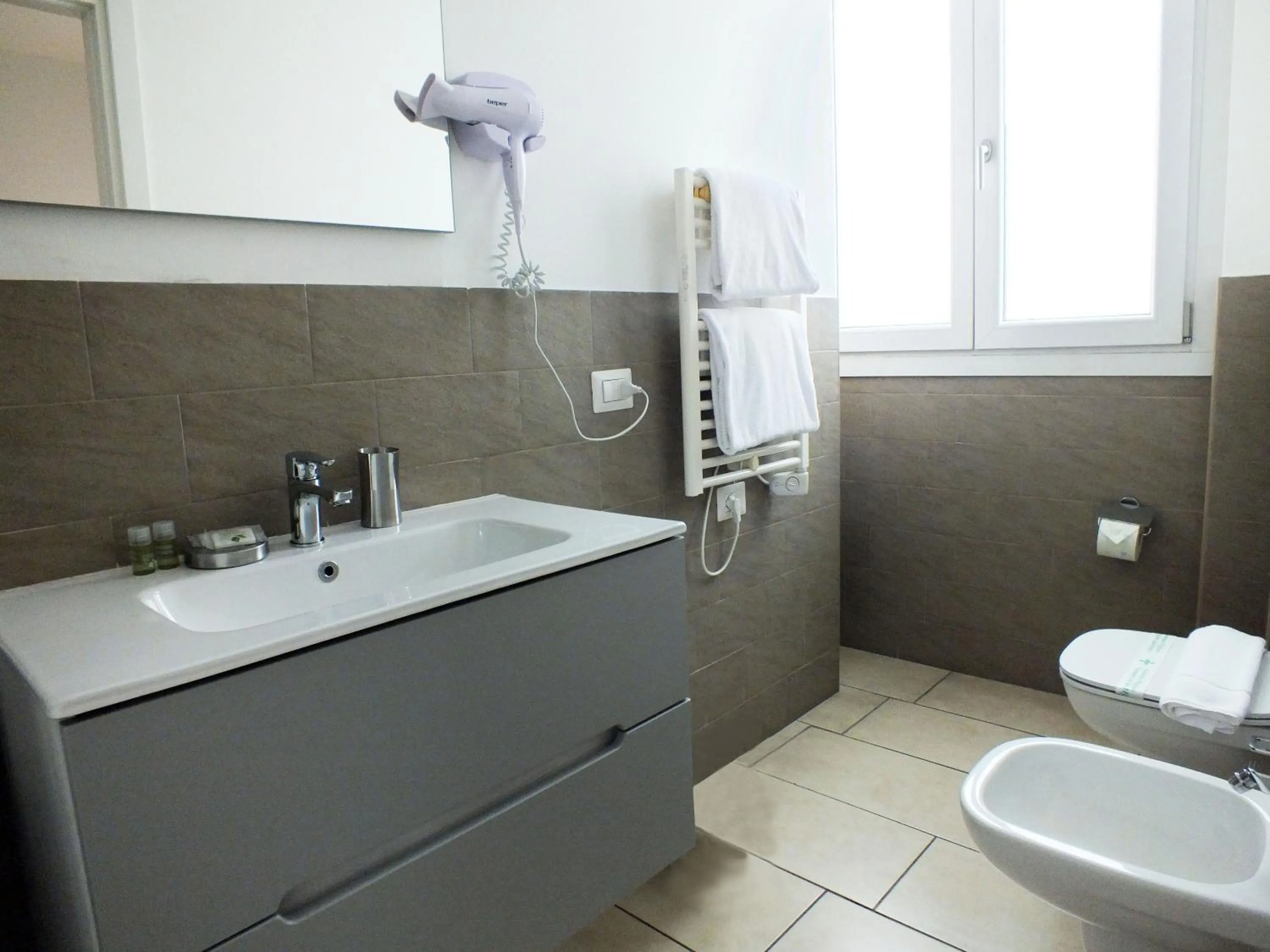 Bathroom in BB Hotels Aparthotel Visconti