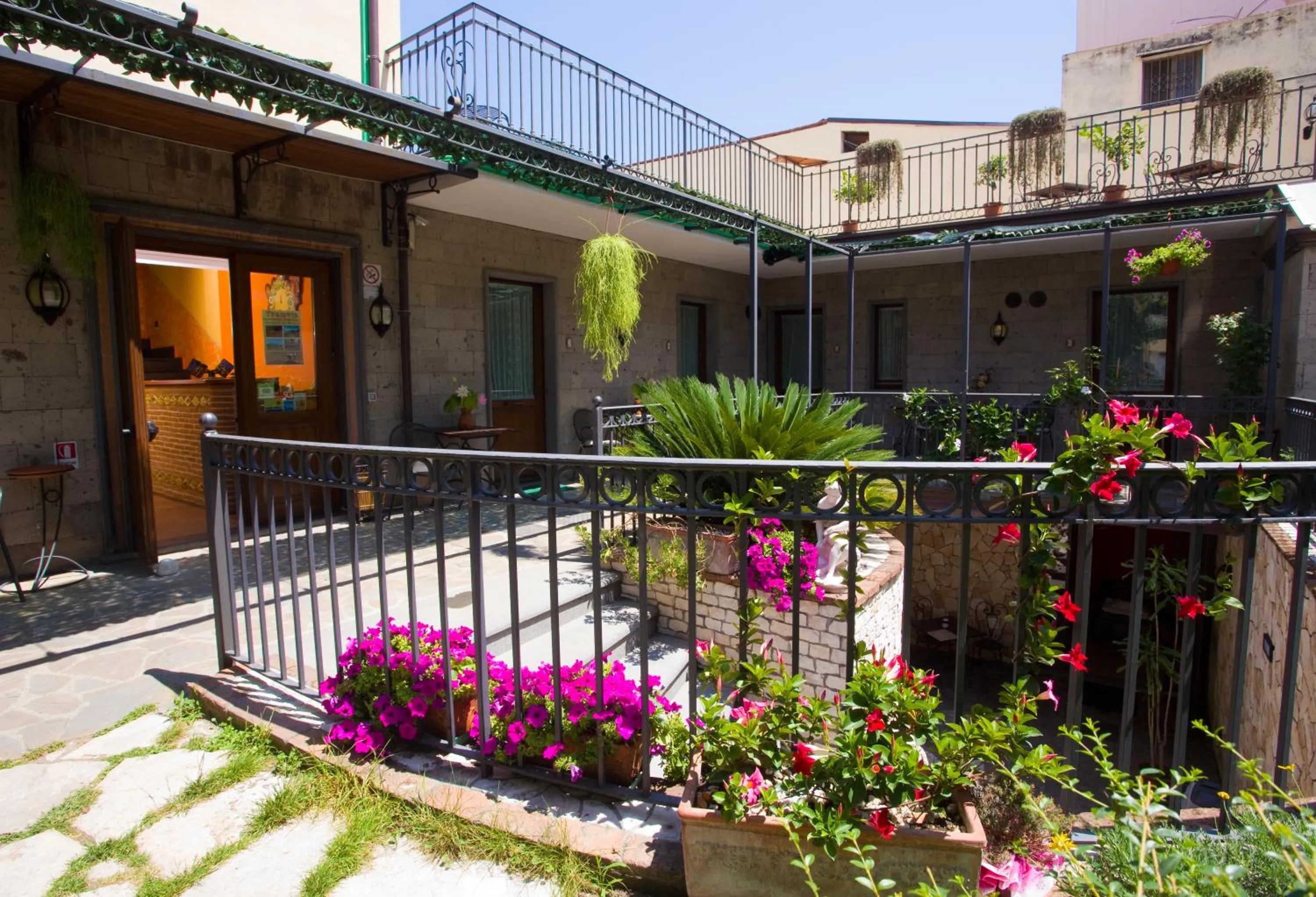 Facade/entrance in Hotel Pace