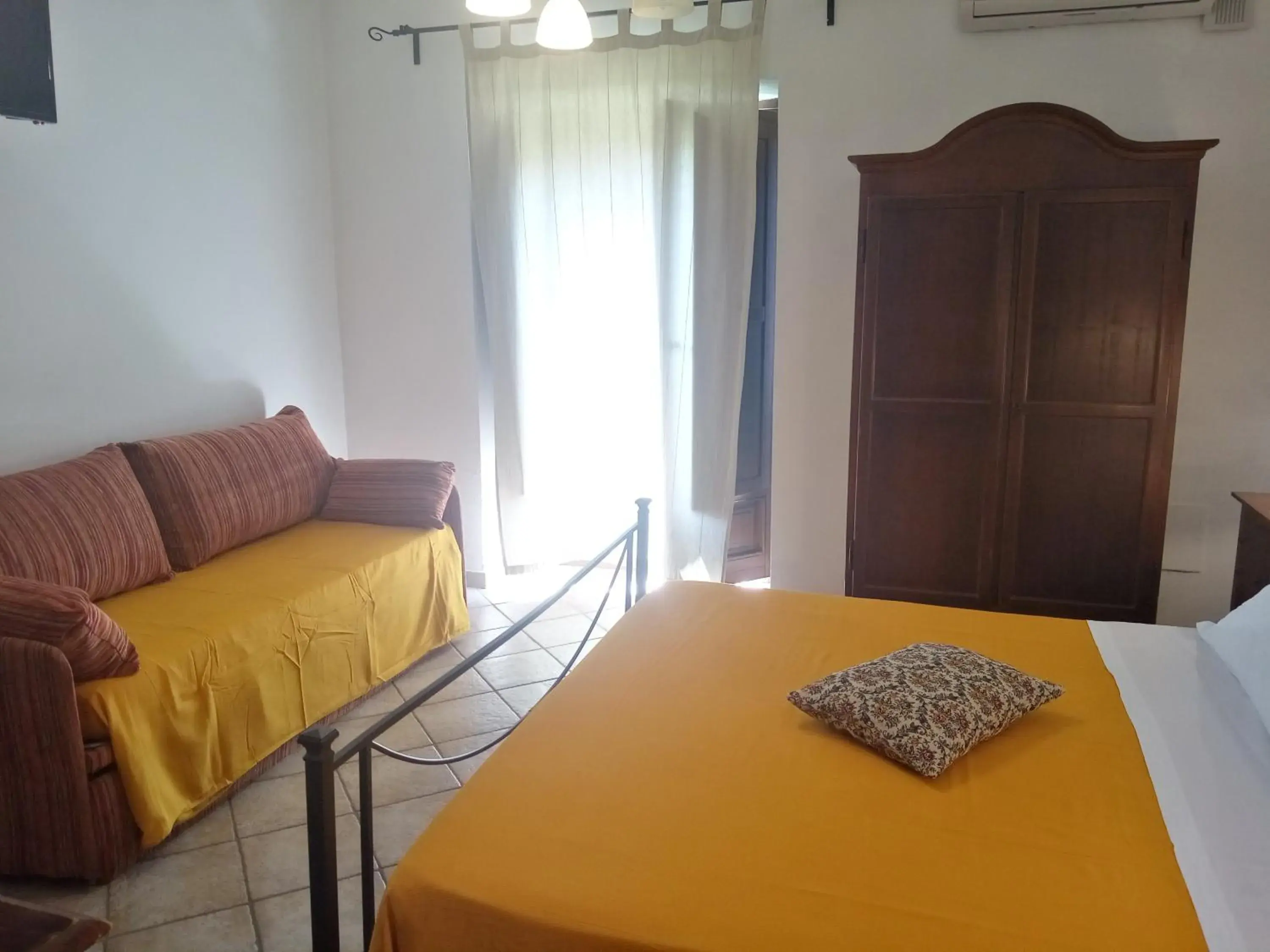 Superior Triple Room in Hotel Pace Superior Triple Room in Hotel Pace