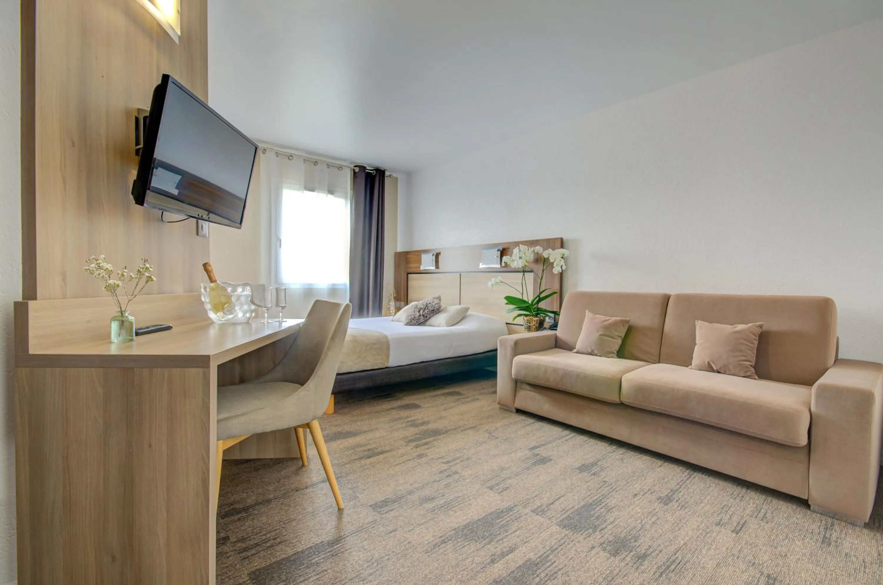 Photo of the whole room, Bed in Eurotel Parc Expo Airport Montpellier