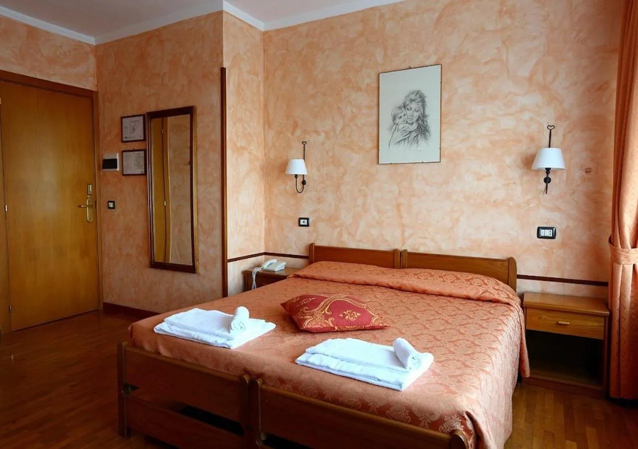 Bed in Hotel Internazionale