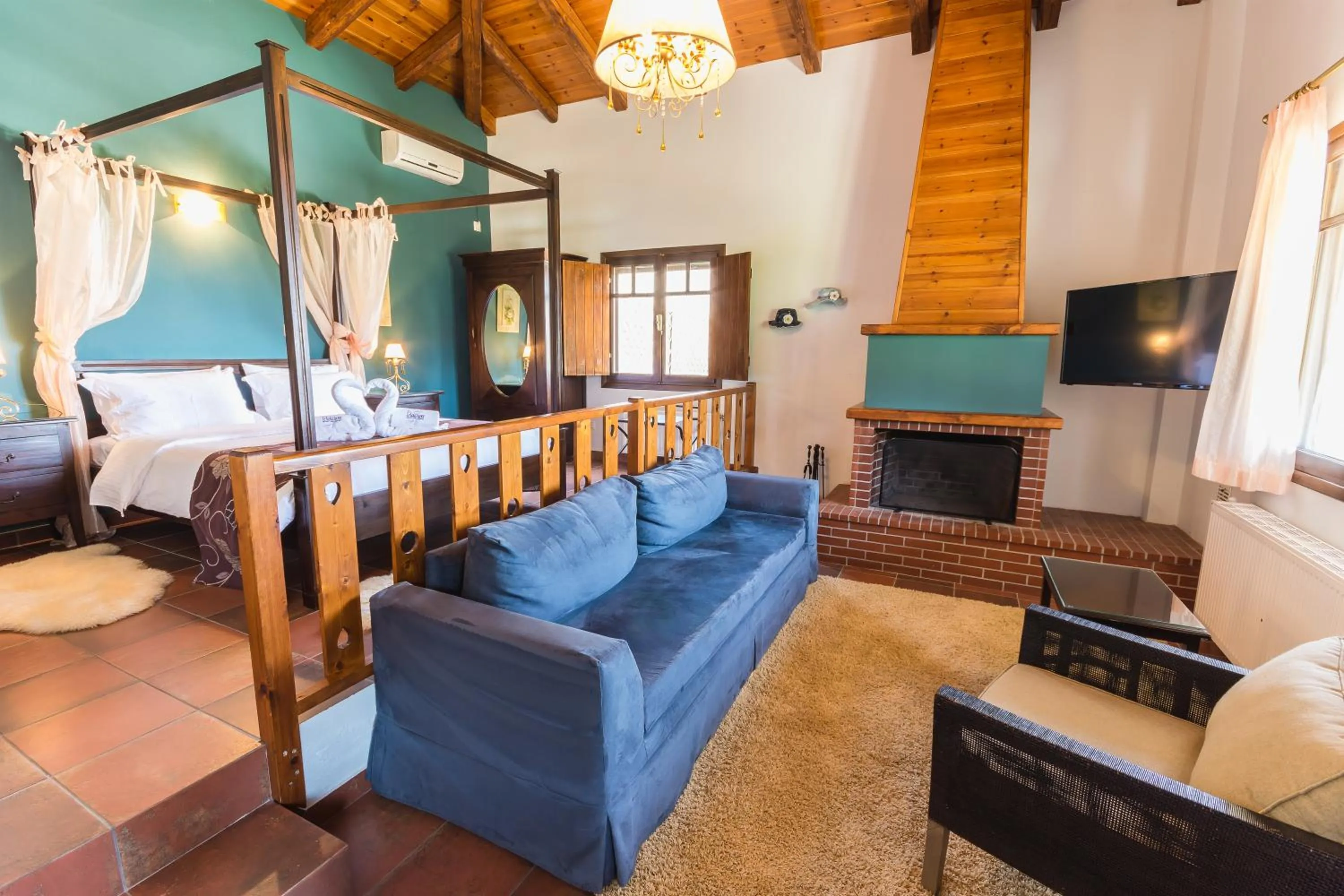 Living room, Bed in Ilaeira Mountain Resort