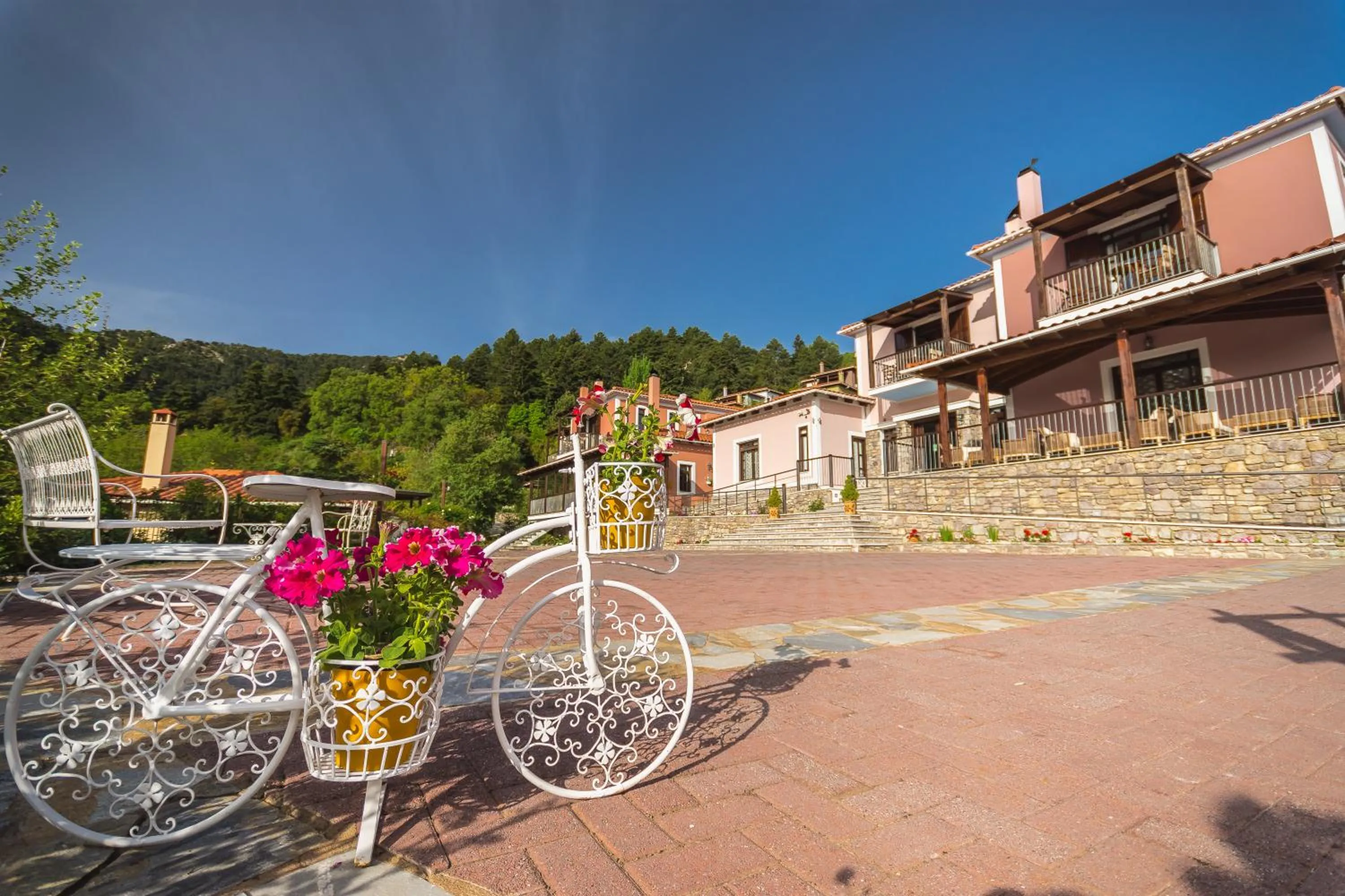 Facade/entrance in Ilaeira Mountain Resort