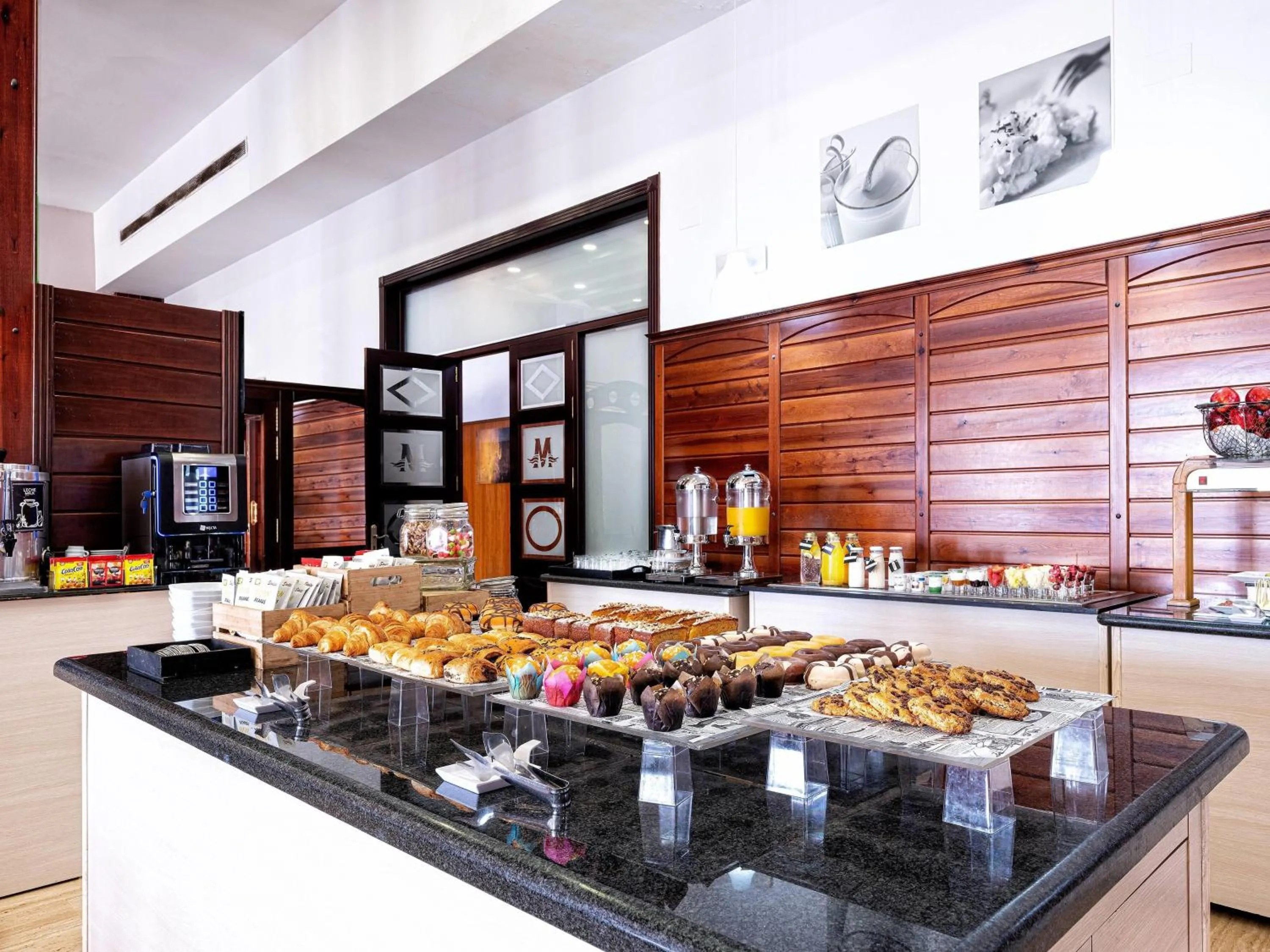 Restaurant/places to eat in Hotel Melilla Puerto, Affiliated by Meliá