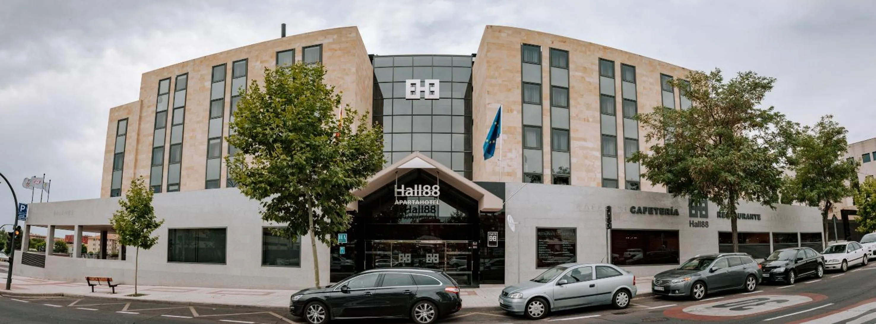 Property building in Zenit Aparthotel Hall 88